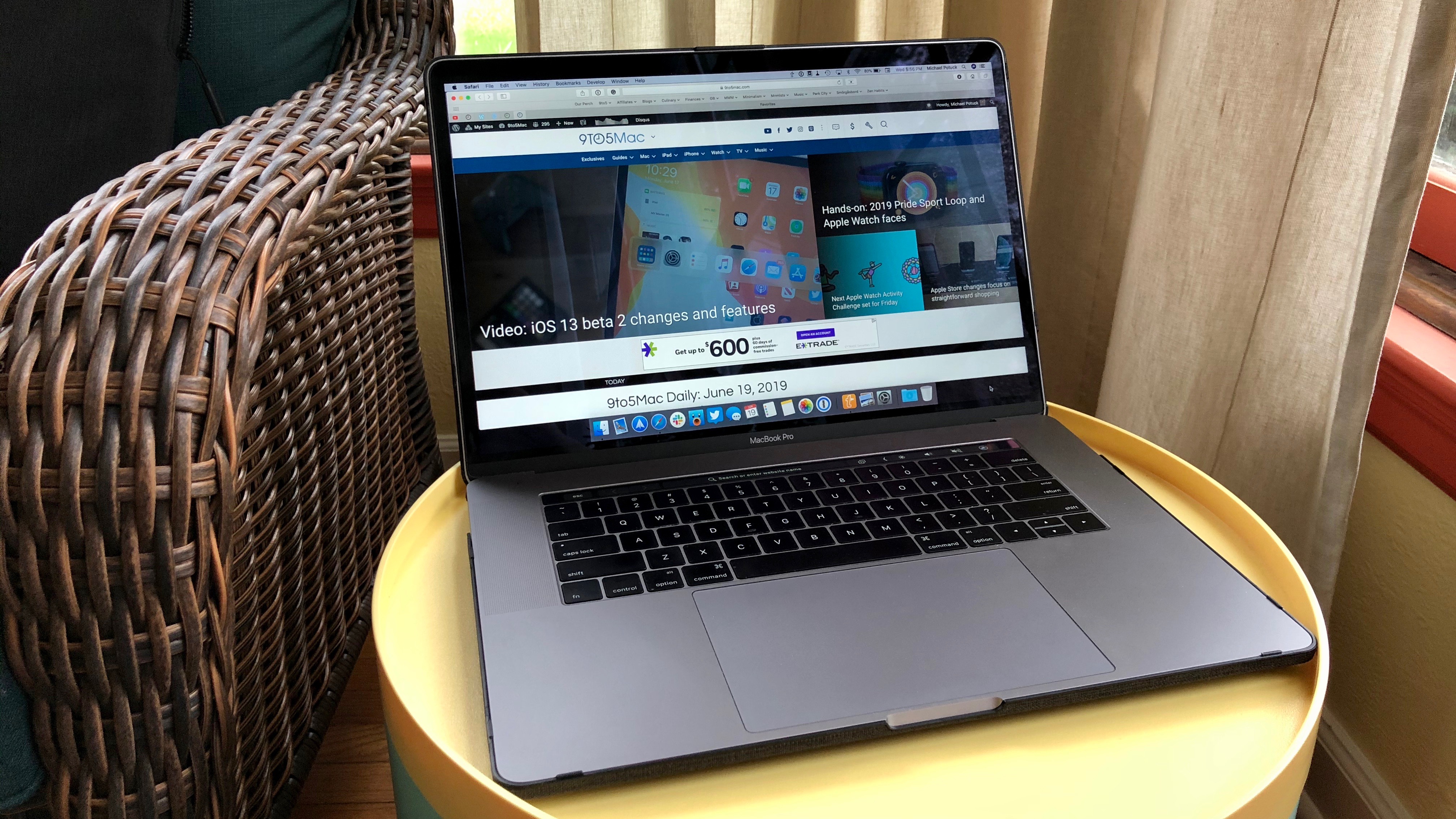 Incase Textured Hardshell MacBook Pro 15-inch front