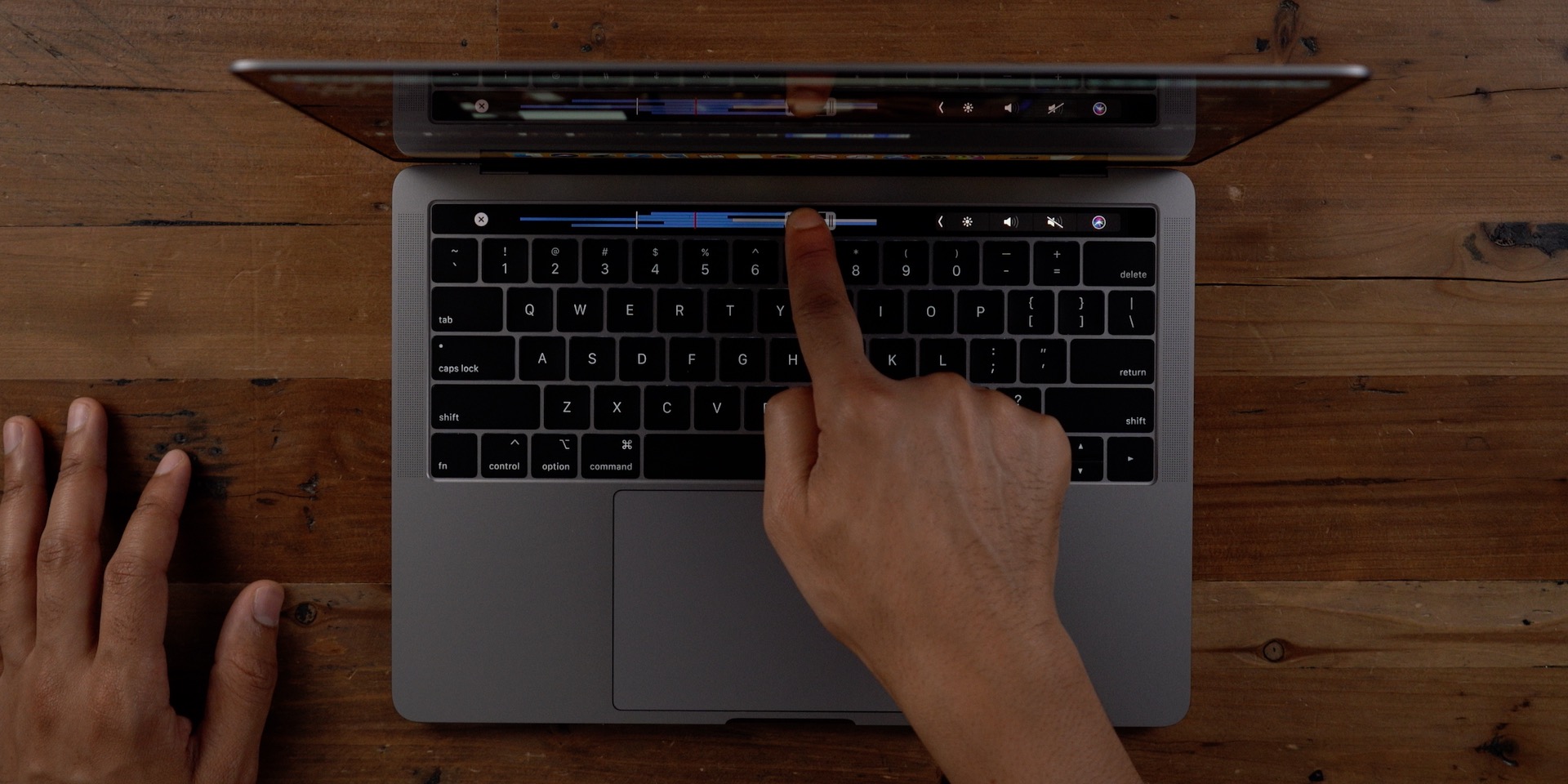 MacBook Pro cáº¥p nháº­p cáº£nh Touch Bar