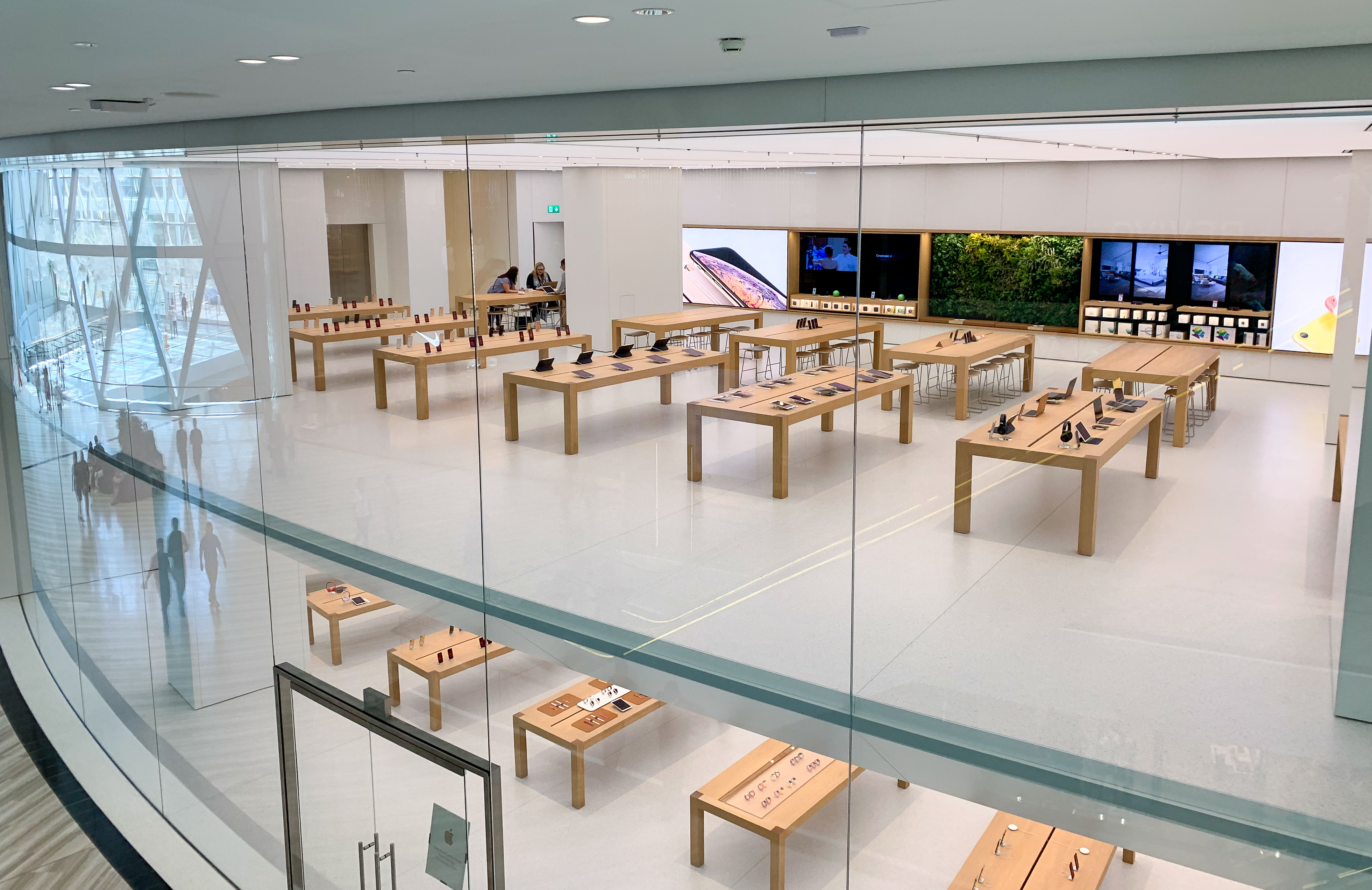 Apple store пермь. Changi Jewel Apple Store. Apple Store в Ташкенте. Apple Store Singapore Sphere. Путешествую без Covid-19 эпл стор.