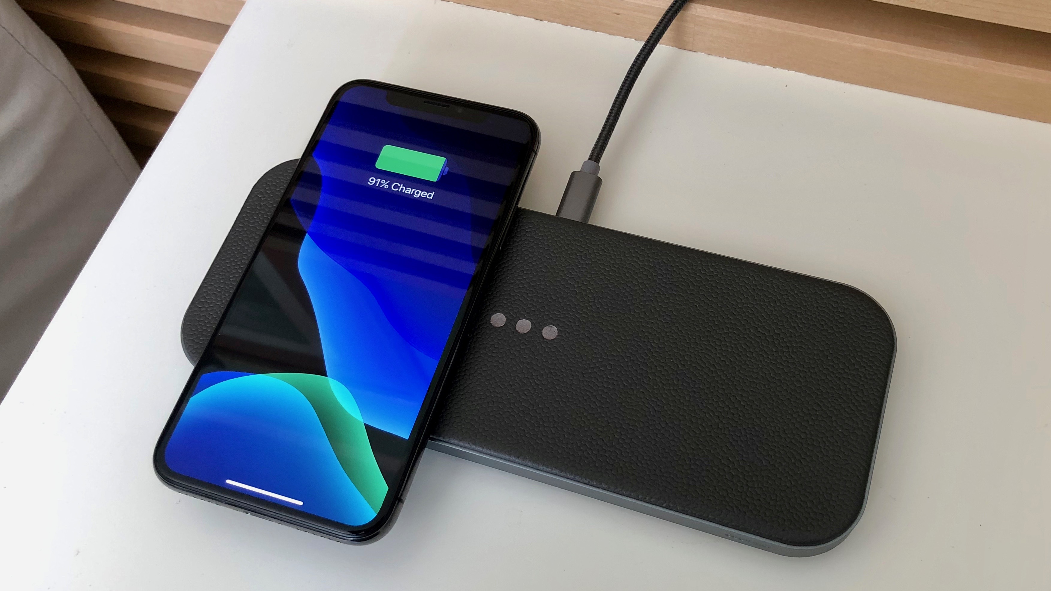 Hands-on with the premium CATCH:2 aluminum and Italian leather dual wireless charger Catch 2 premium iPhone wireless charger