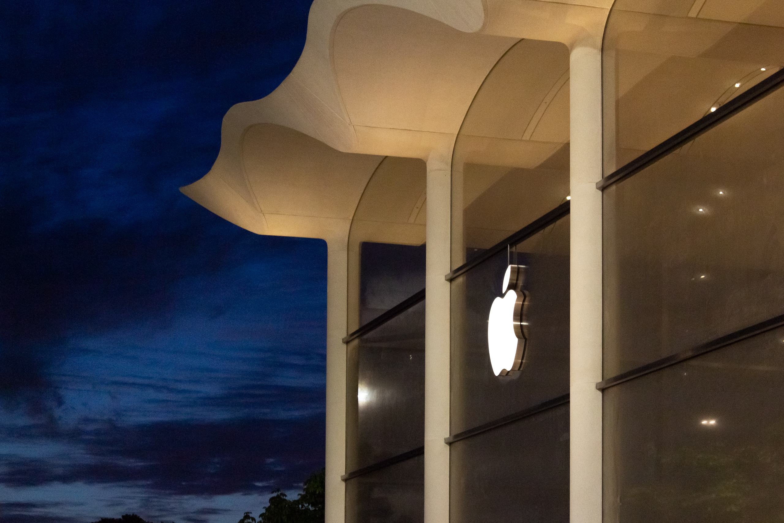 Apple Store in Aventura, Florida Editorial Photo - Image of macbook,  company: 163001826