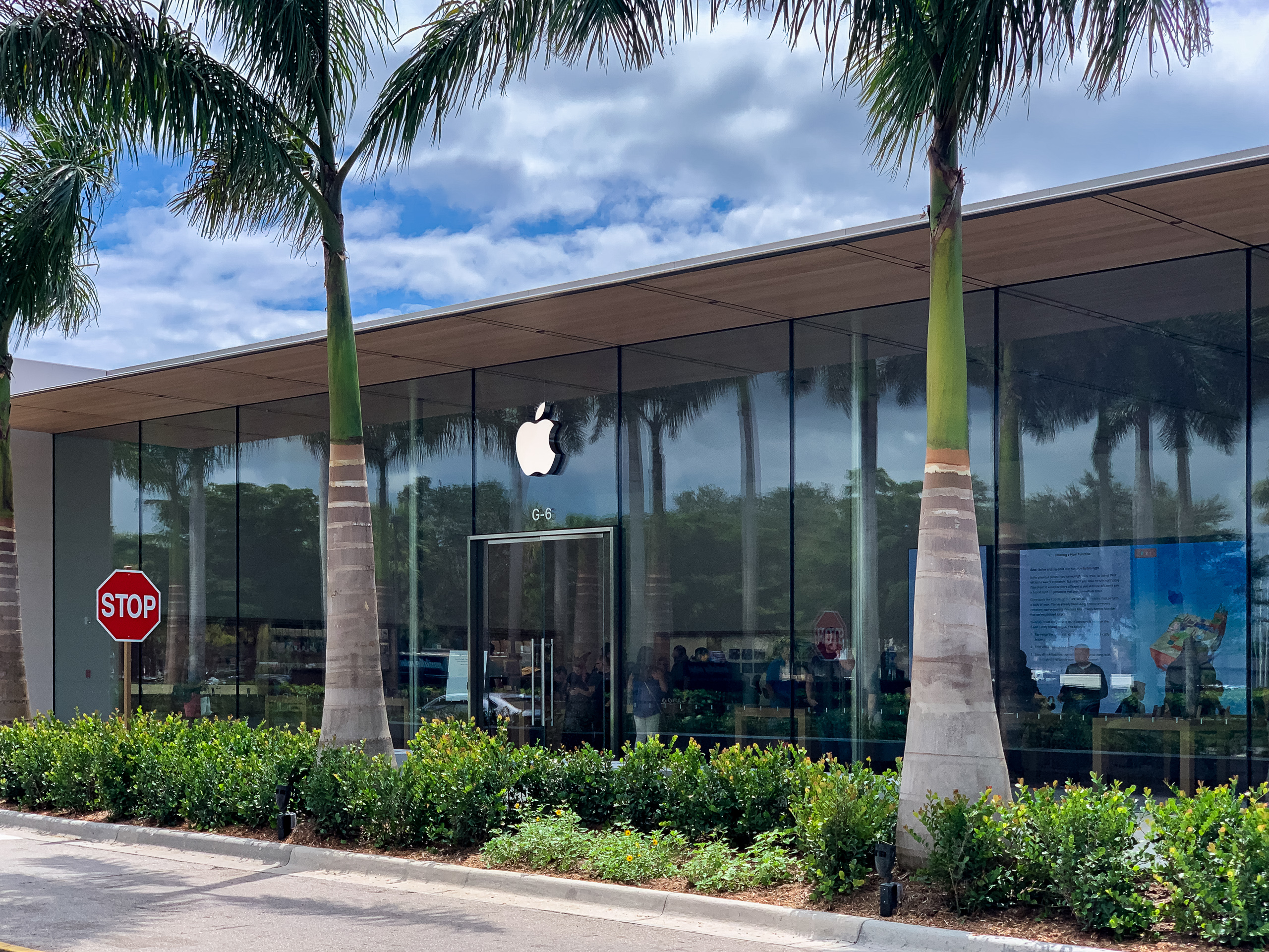 Photos: Waterside Shops Apple Store reopens with new design - 9to5Mac