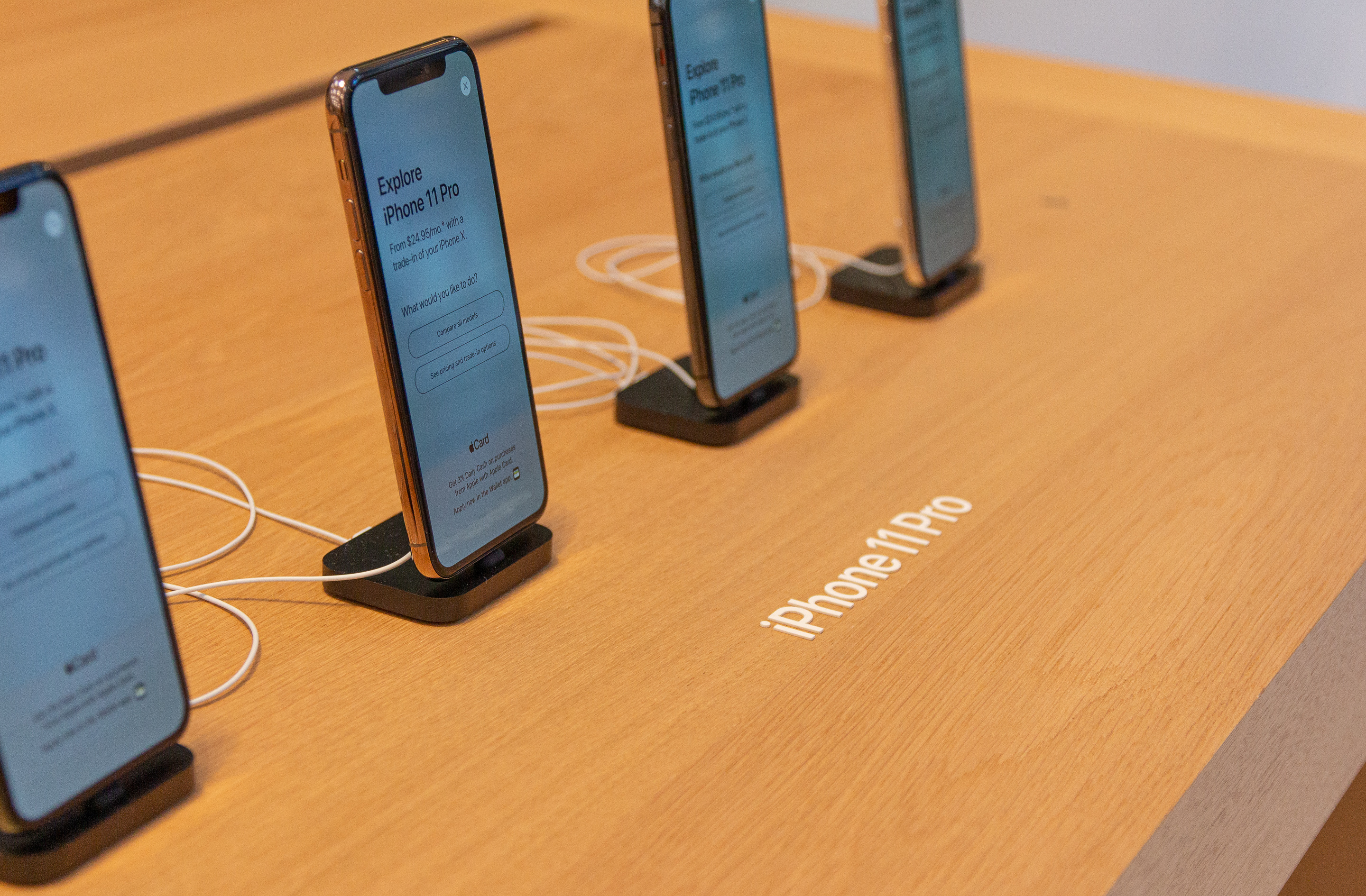 Everything new in Apple Stores for iPhone 11: Window displays