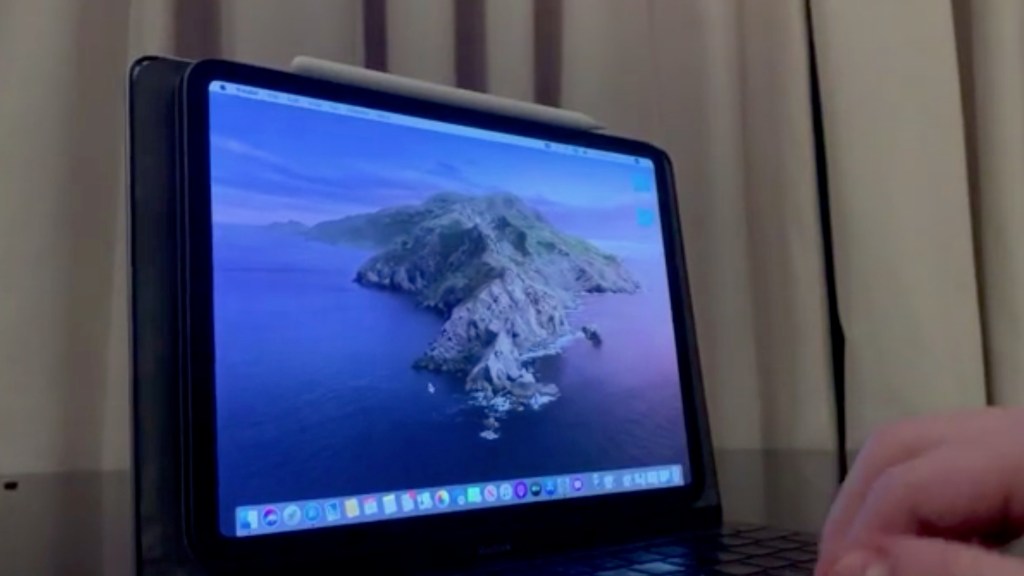 Redditor turns busted MacBook into a clever Mac + iPad hybrid