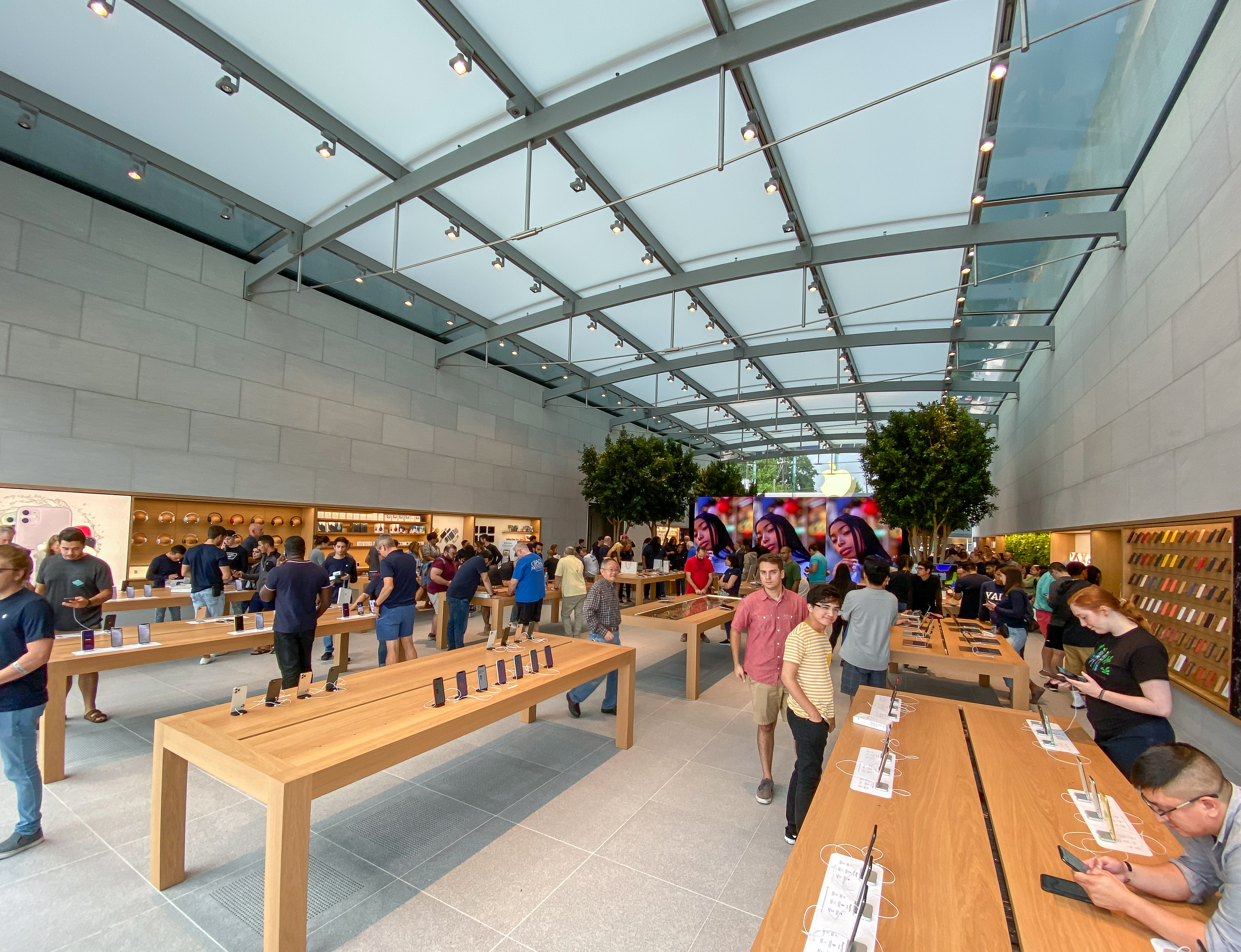 photo of Apple Store reopening roundup: Highland Village, Bridgewater, Mall of America, more image