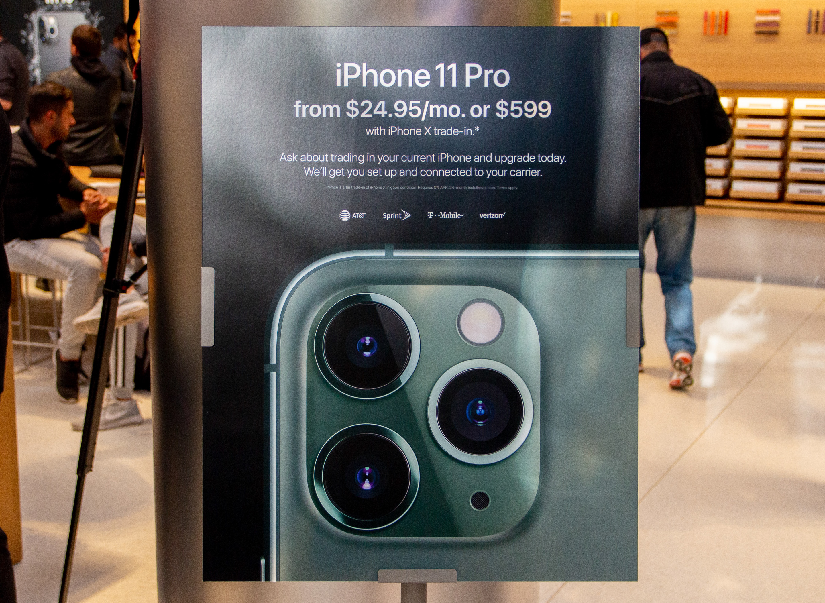 Everything new in Apple Stores for iPhone 11: Window displays, redesigned Avenues, more