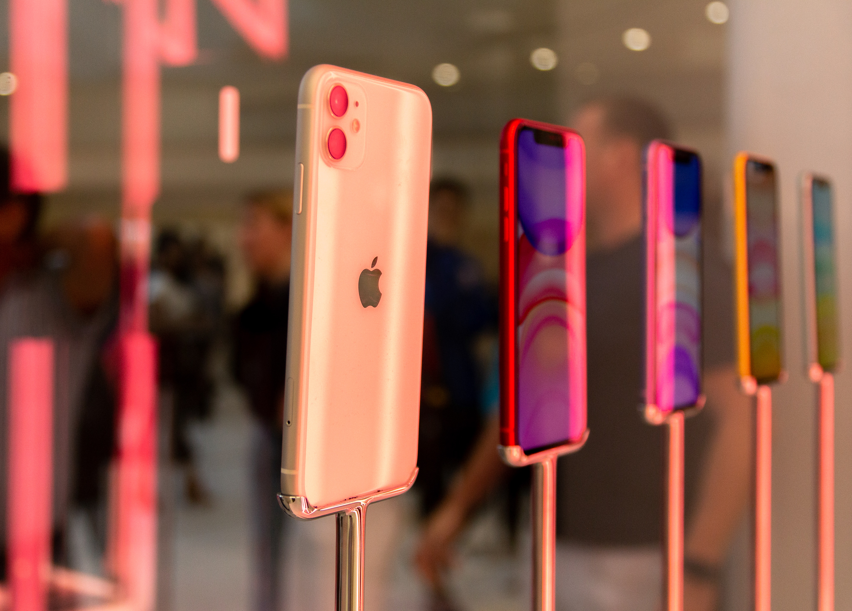 Iphone 11 in apple stores tessa grey