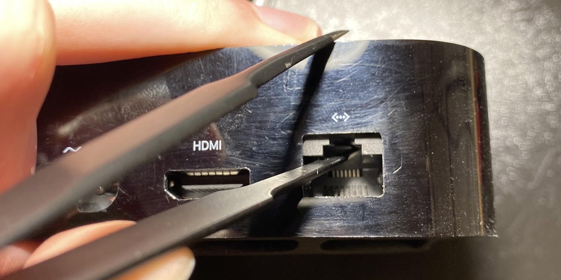 Kalmte tweede De andere dag Apple hid a Lightning connector for debugging in the Apple TV 4K's ethernet  port - 9to5Mac