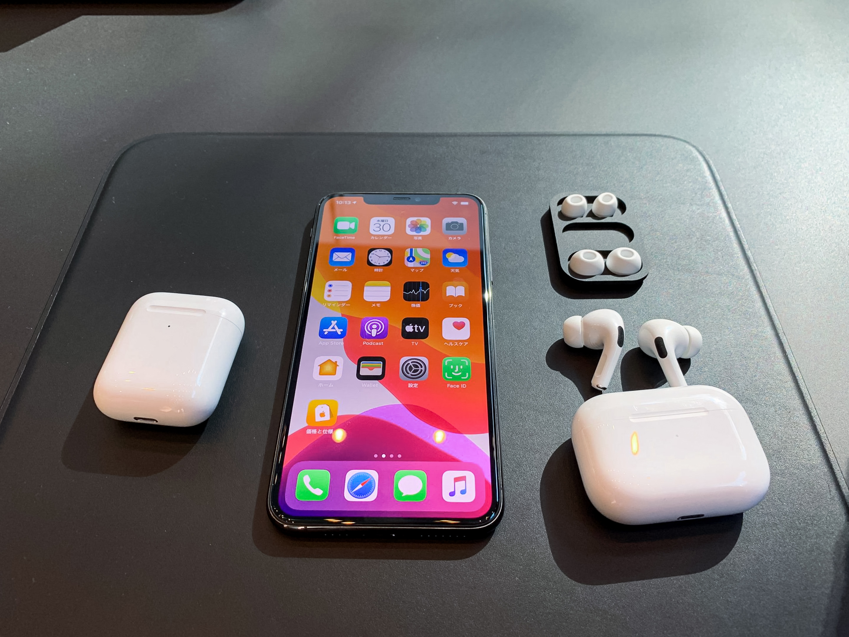 Airpods 13. Iphone AIRPODS 3 Pro. Iphone 11 с AIRPODS Pro. Apple AIRPODS Pro 2 Apple. Iphone 13 Pro AIRPODS Pro.