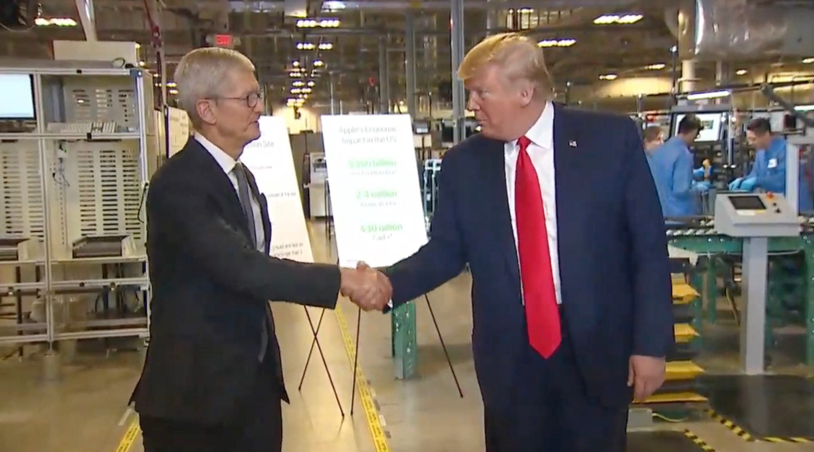 Тим Кук поздравляет Трампа с победой на президентских выборах
