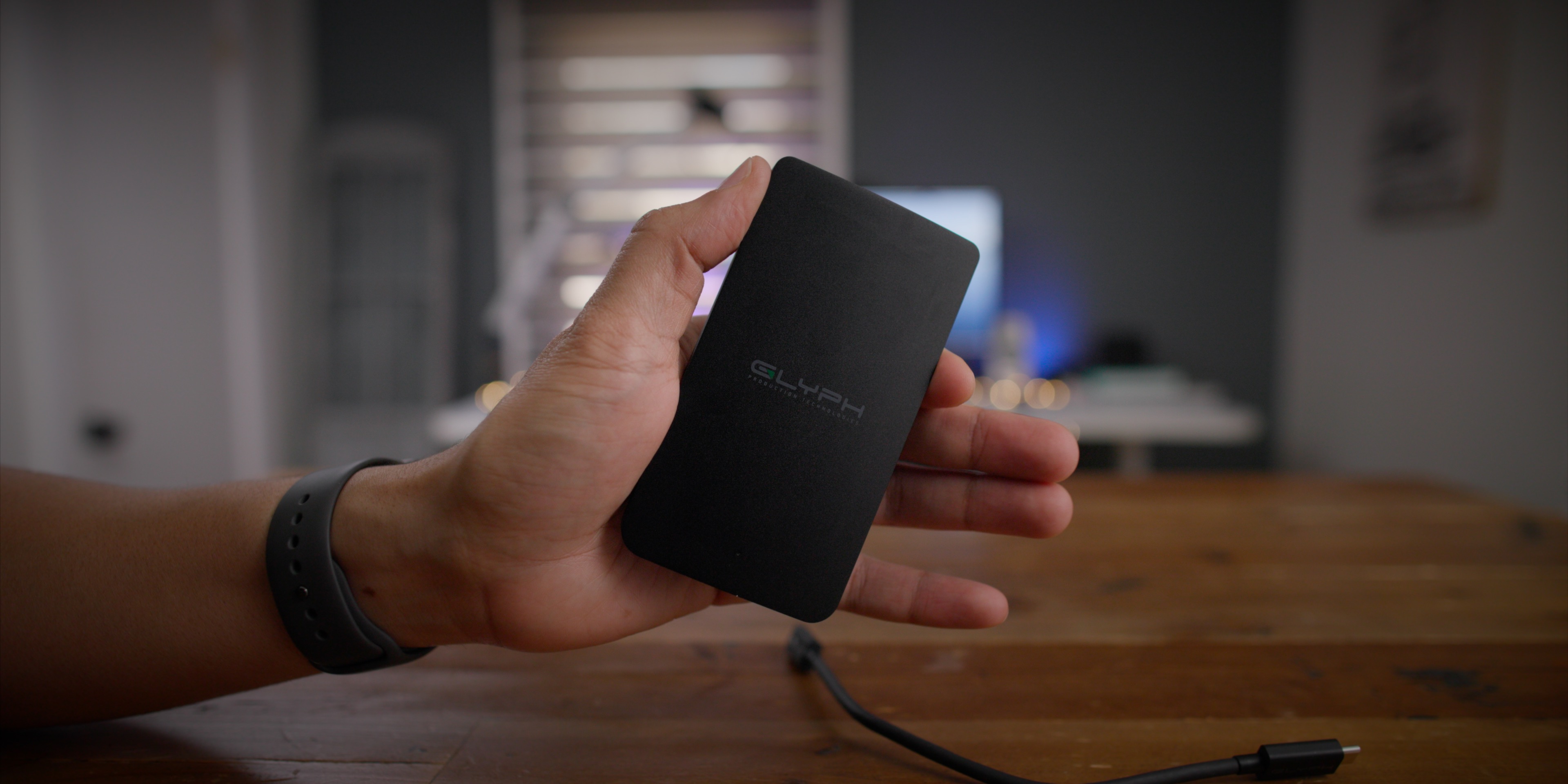 Review: Glyph Atom Pro SSD features a clever hideaway cable