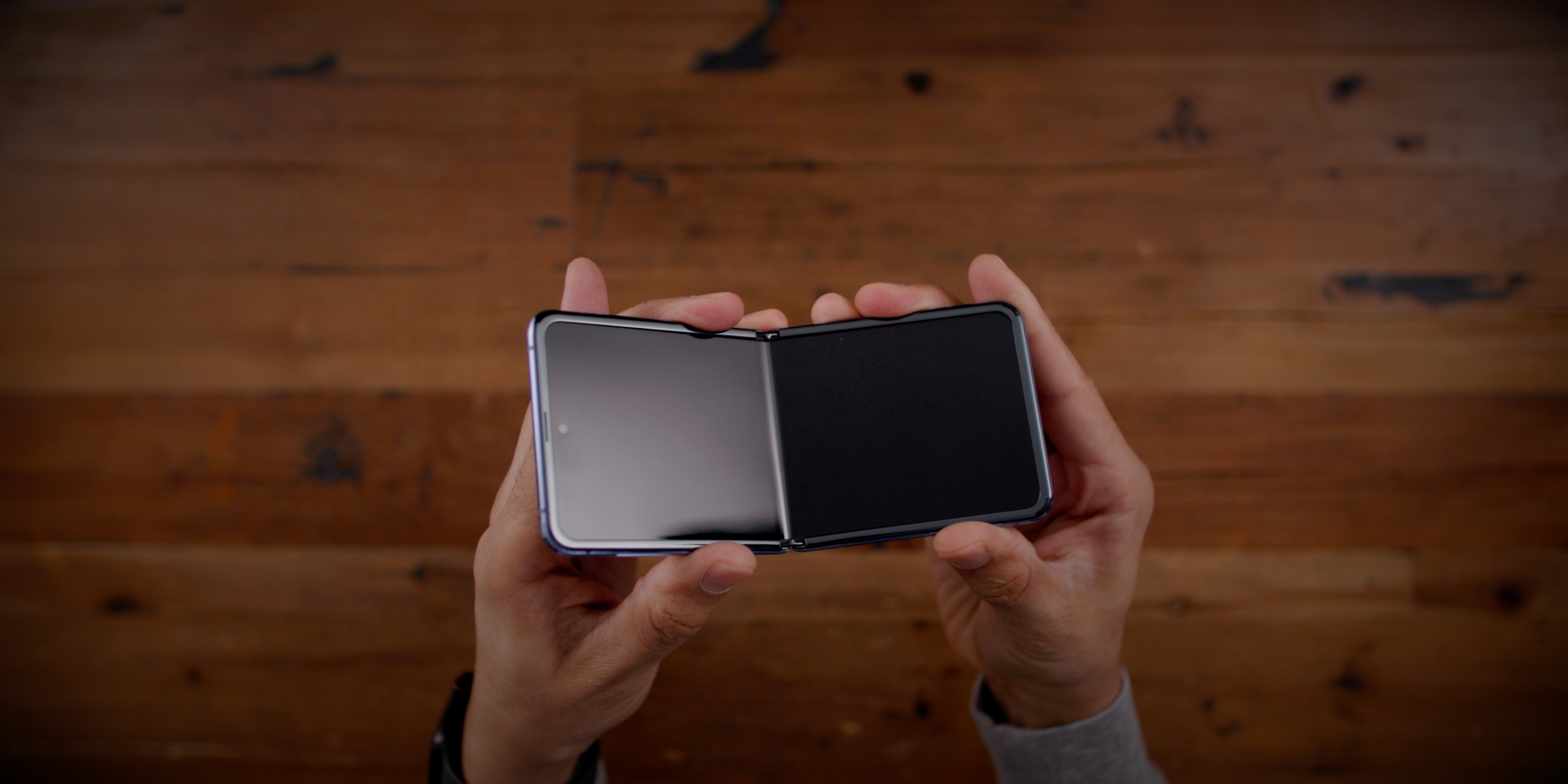 Galaxy Z Flip: Why I want Apple to make an iPhone Flip [Video ...