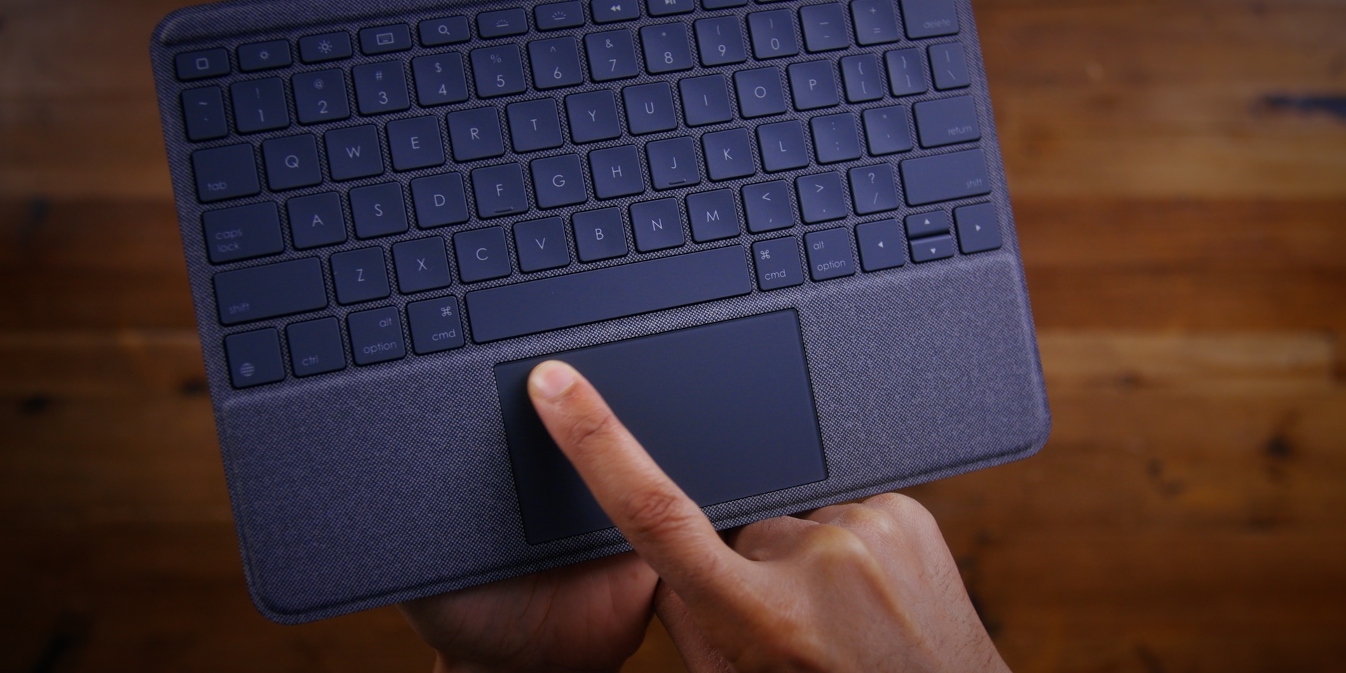 Review: Logitech Combo Touch Case with Trackpad for 7