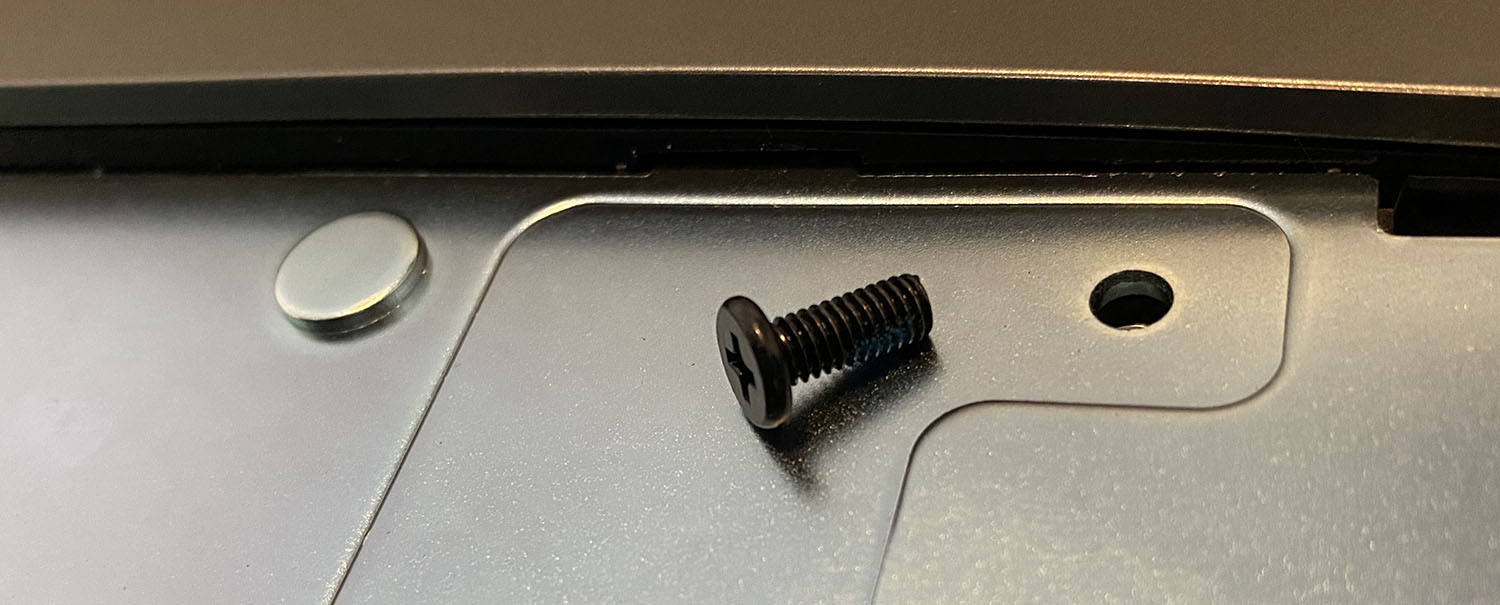 Dell UltraSharp 49 review screws