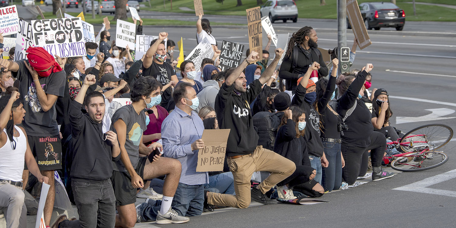 photo of Live images and video from protests create record downloads of Twitter app image