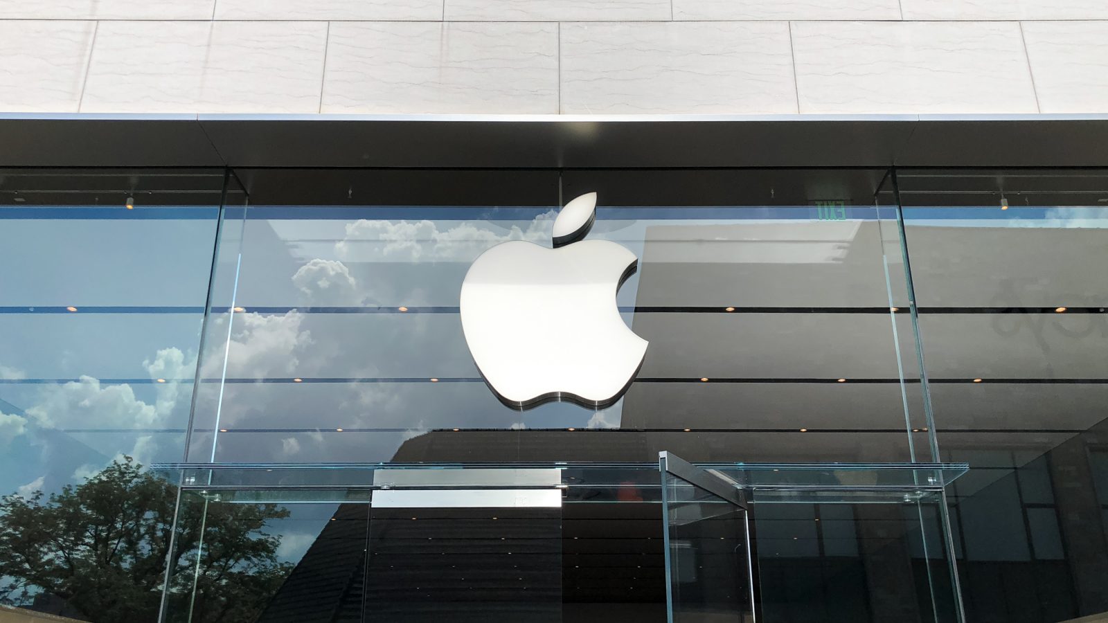 Seven more Apple Stores close due to COVID-19 outbreaks