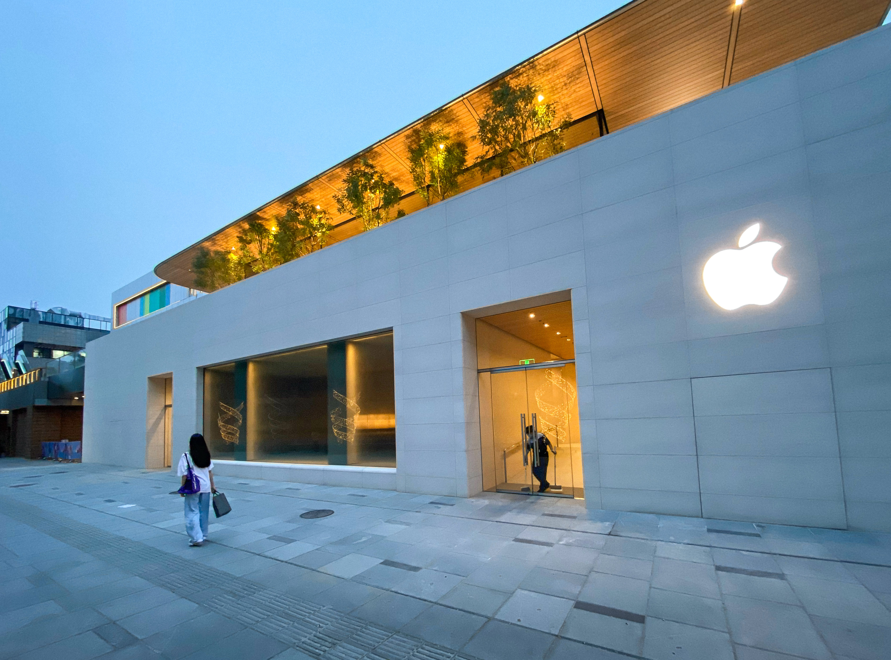 The new Apple Sanlitun opens today - Apple