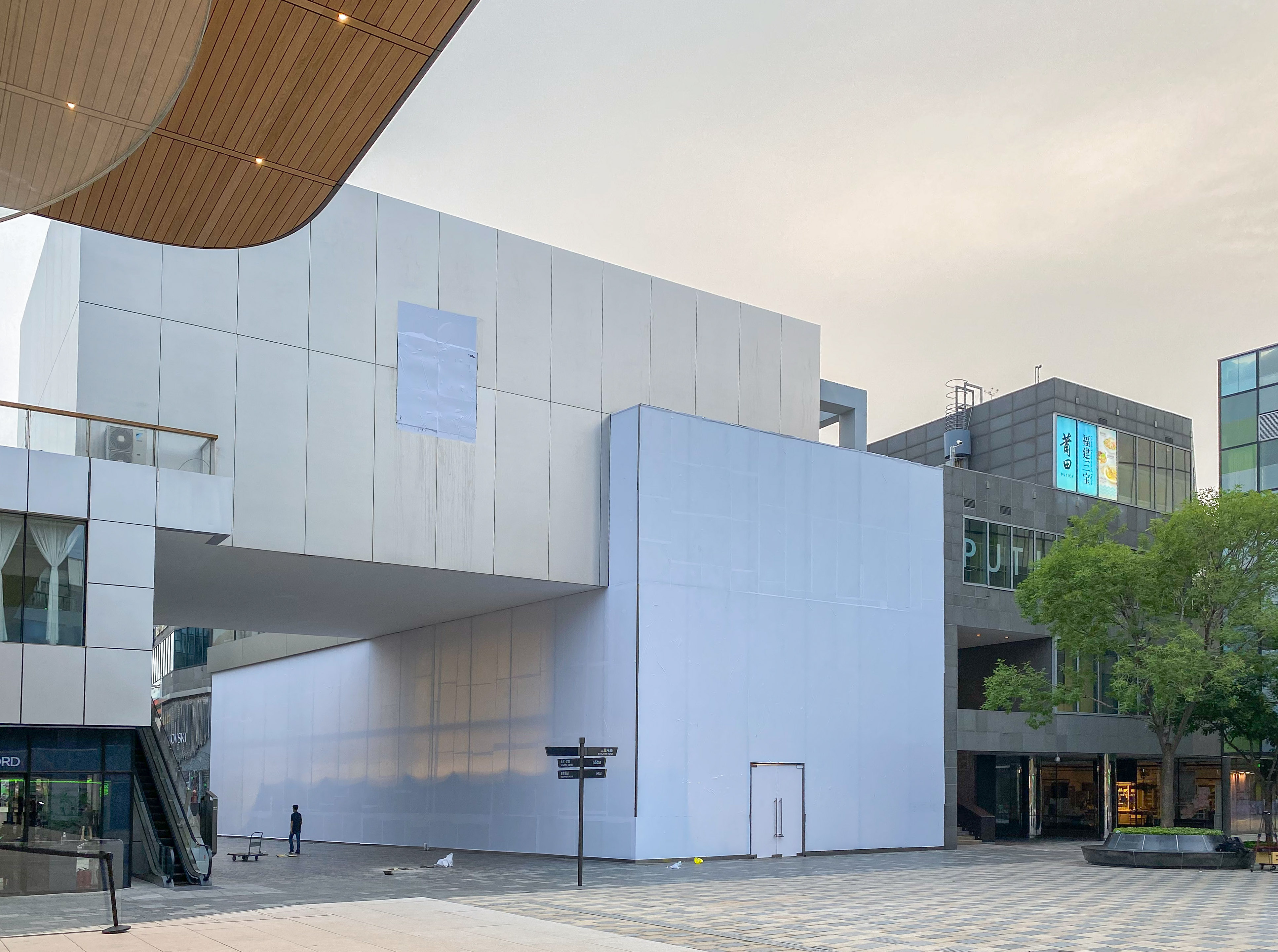 The new Apple Sanlitun opens today - Apple