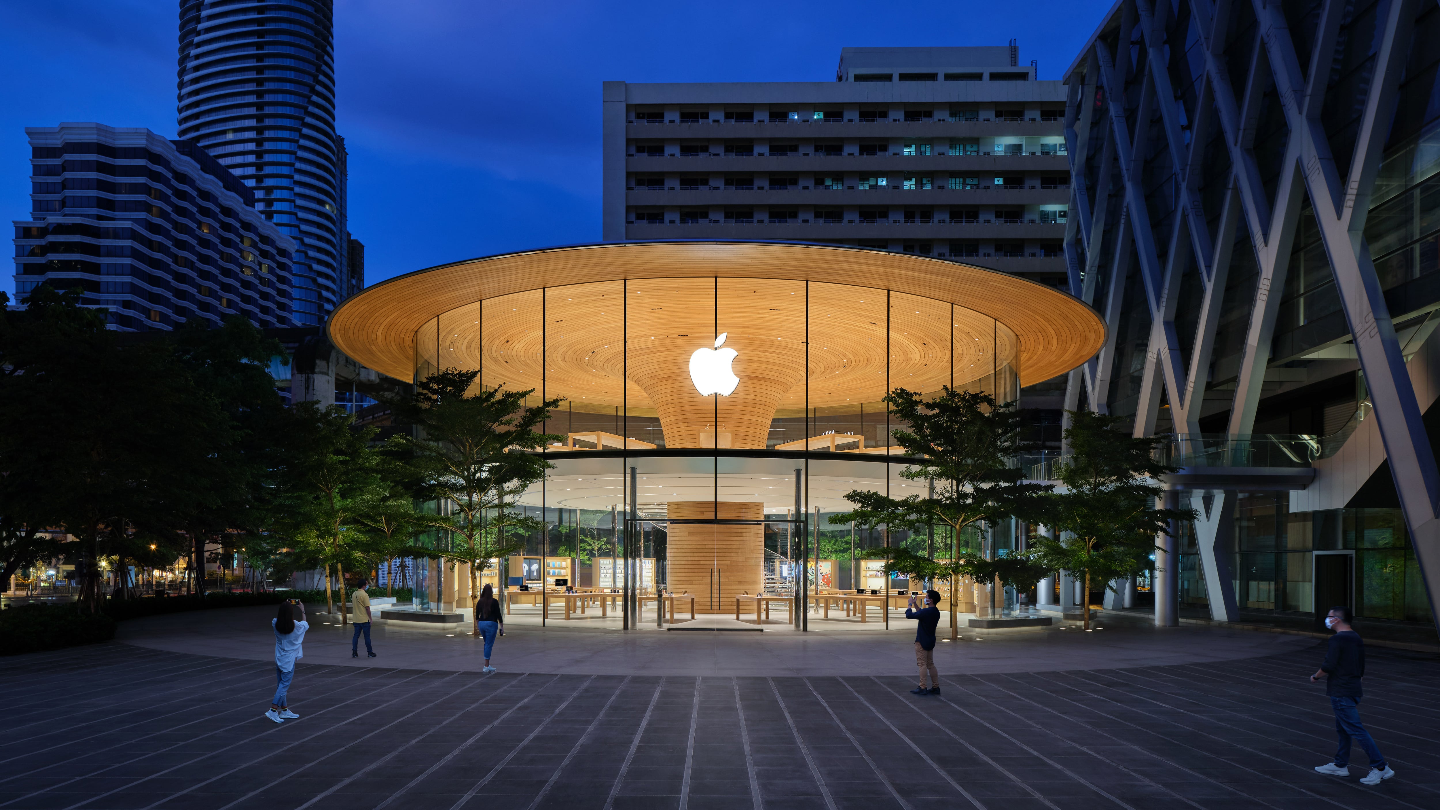 Apple Central World whirls to life in Bangkok with tree canopy roof thumbnail