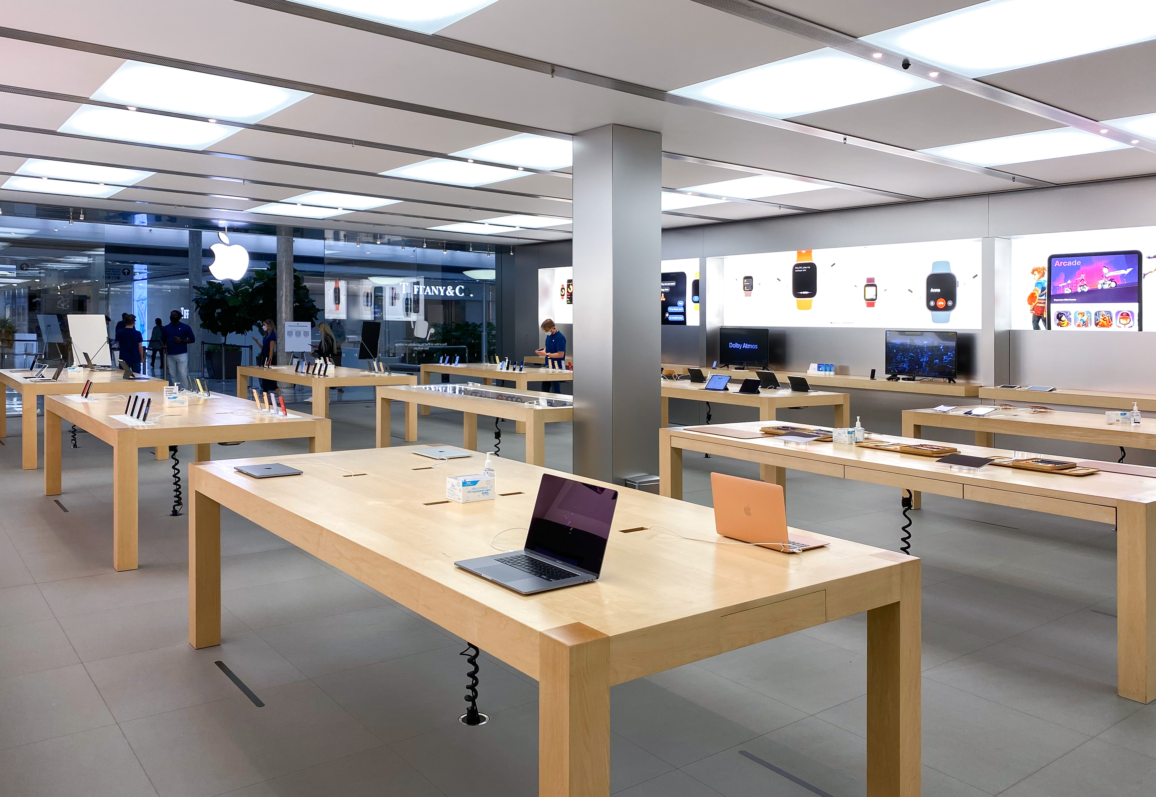 With Apple Oakridge Centre closed, here’s where to get support in Vancouver