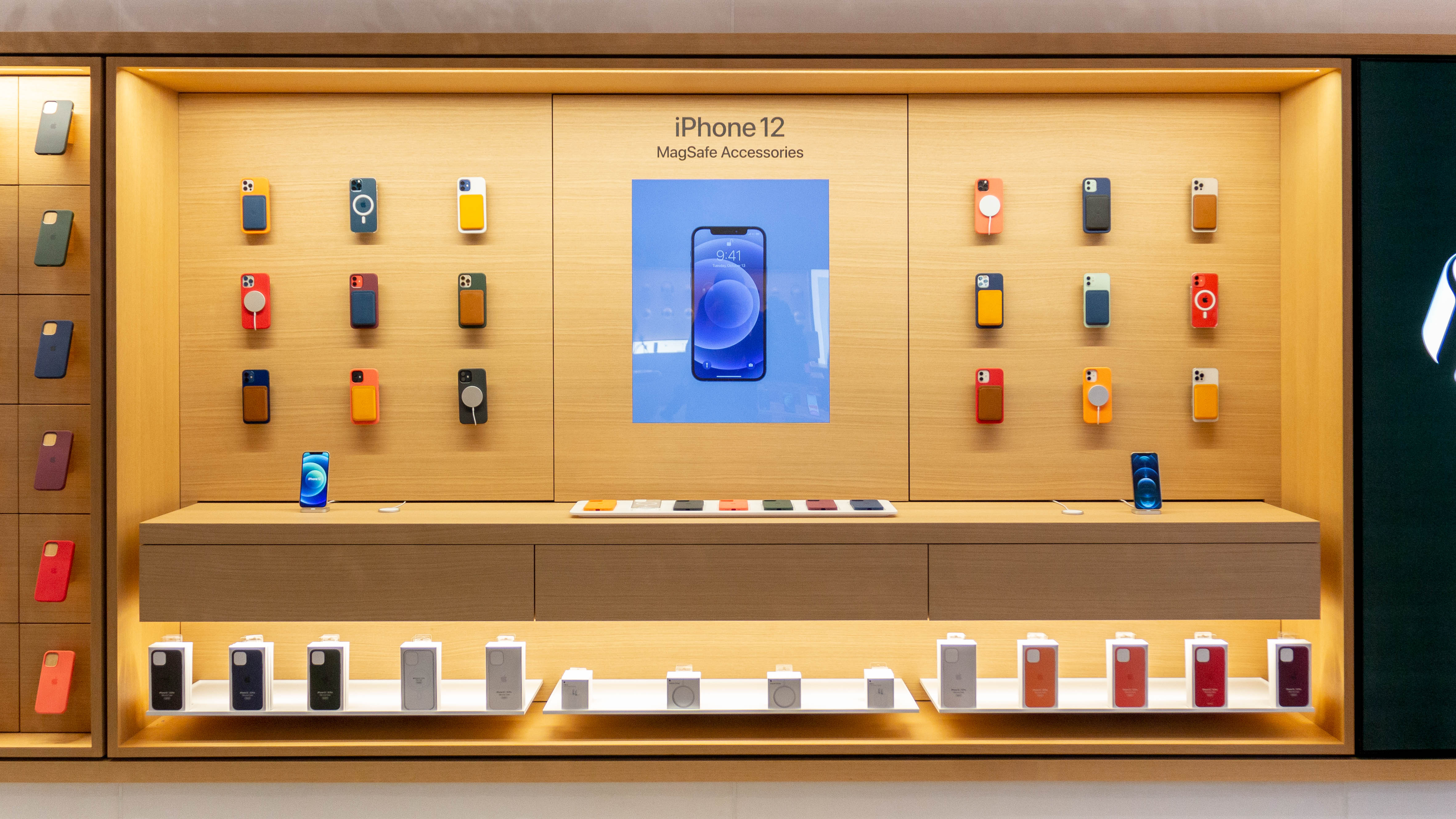 Apple Stores highlight iPhone 12 MagSafe accessories with interactive