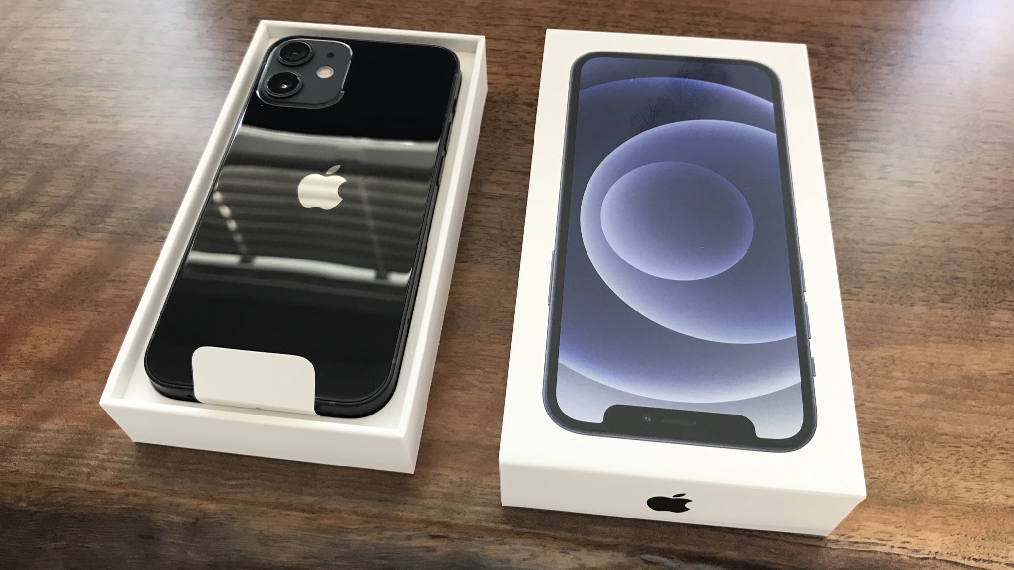 First Iphone 12 Mini And Iphone 12 Pro Max Pre Orders Now Arriving To Customers 9to5mac