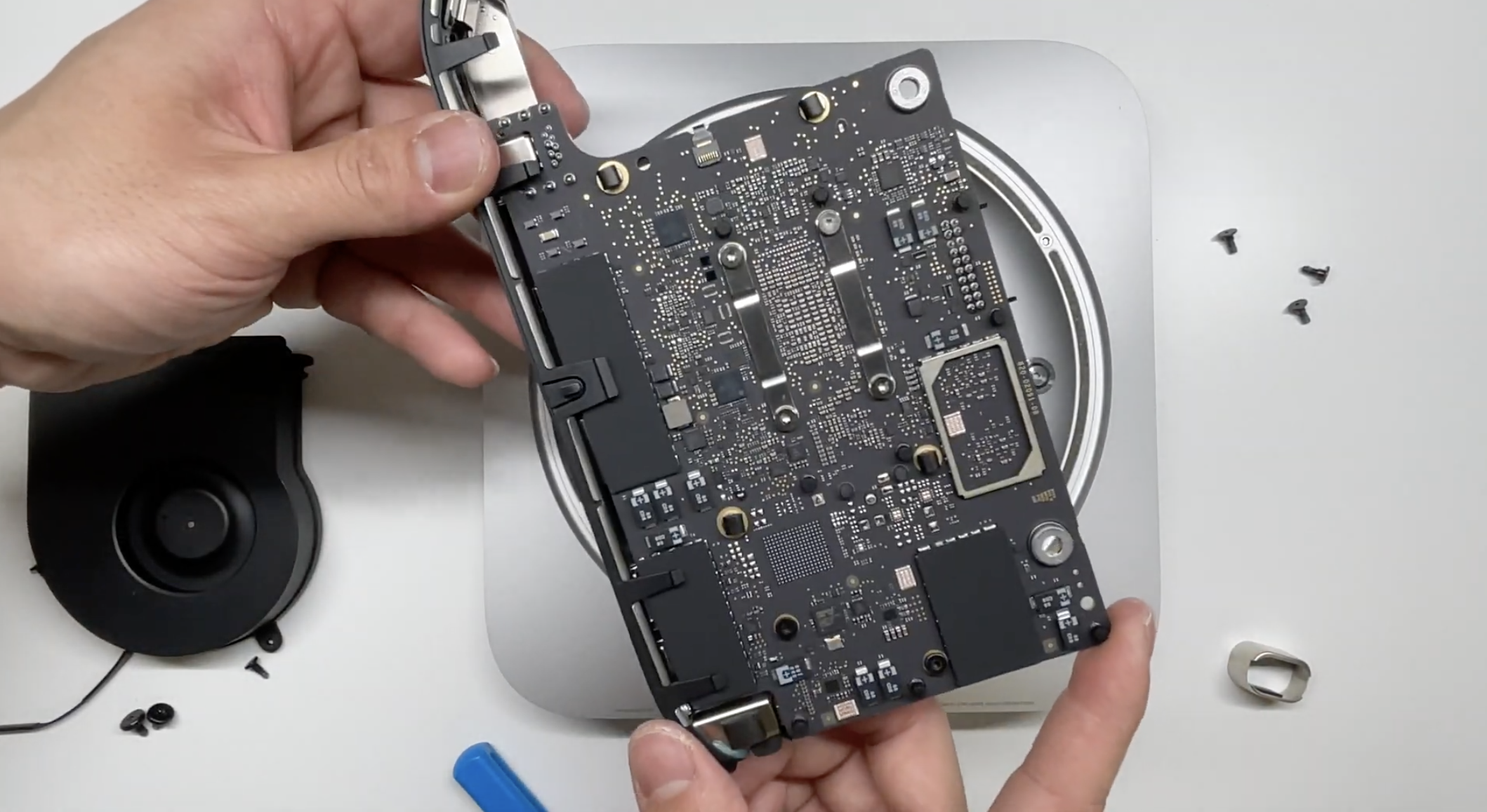 M1 Mac mini teardown reveals first look at slim internals - 9to5Mac