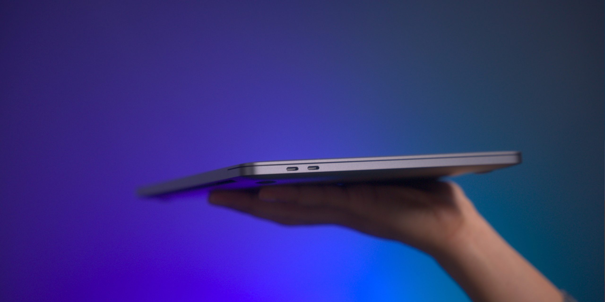 Скидки: MacBook Pro M1 снова по низкой цене — на 149 долларов дешевле, аксессуары Anker для iPhone от 9 долларов и другое
