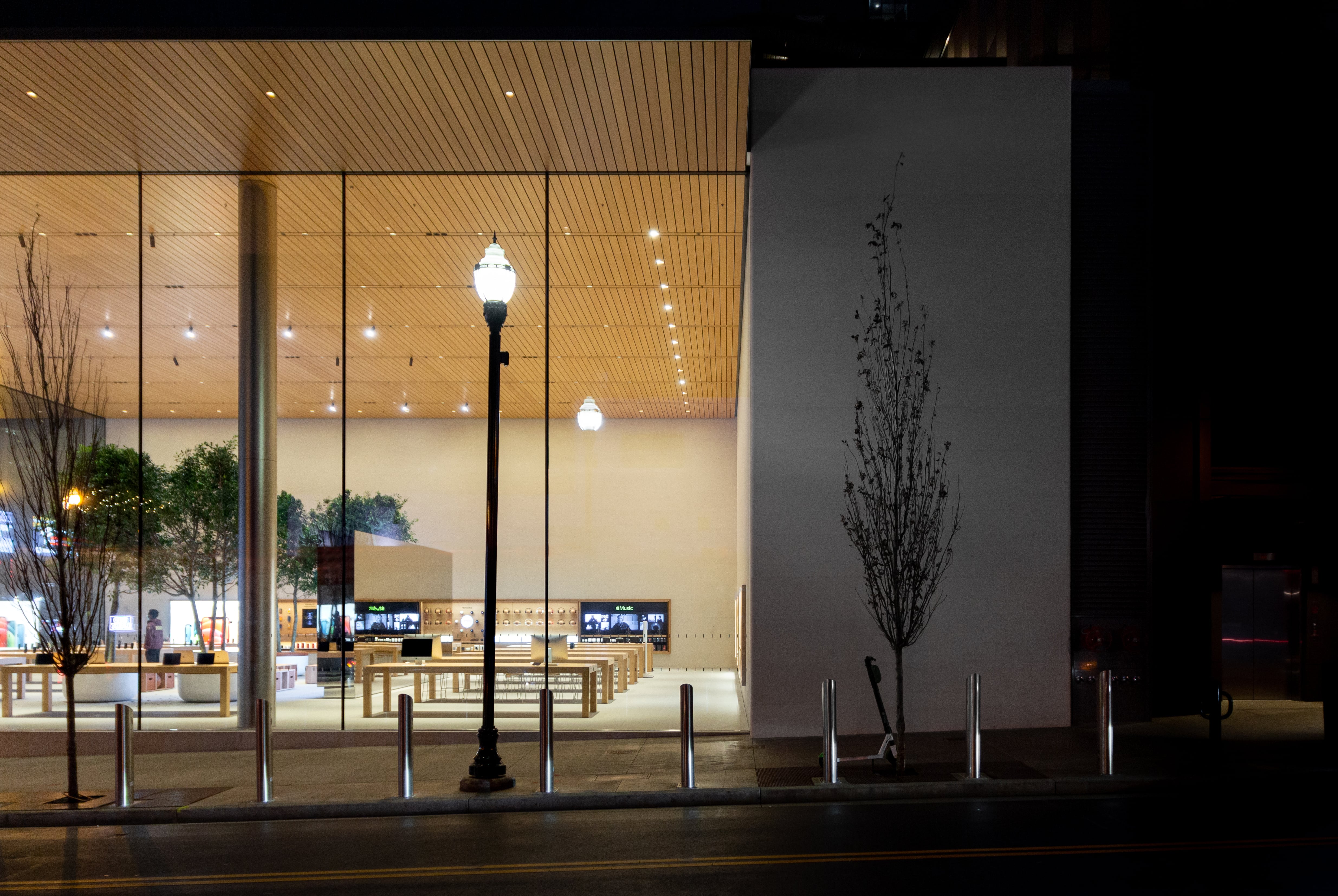The side wall of Apple Downtown Nashville