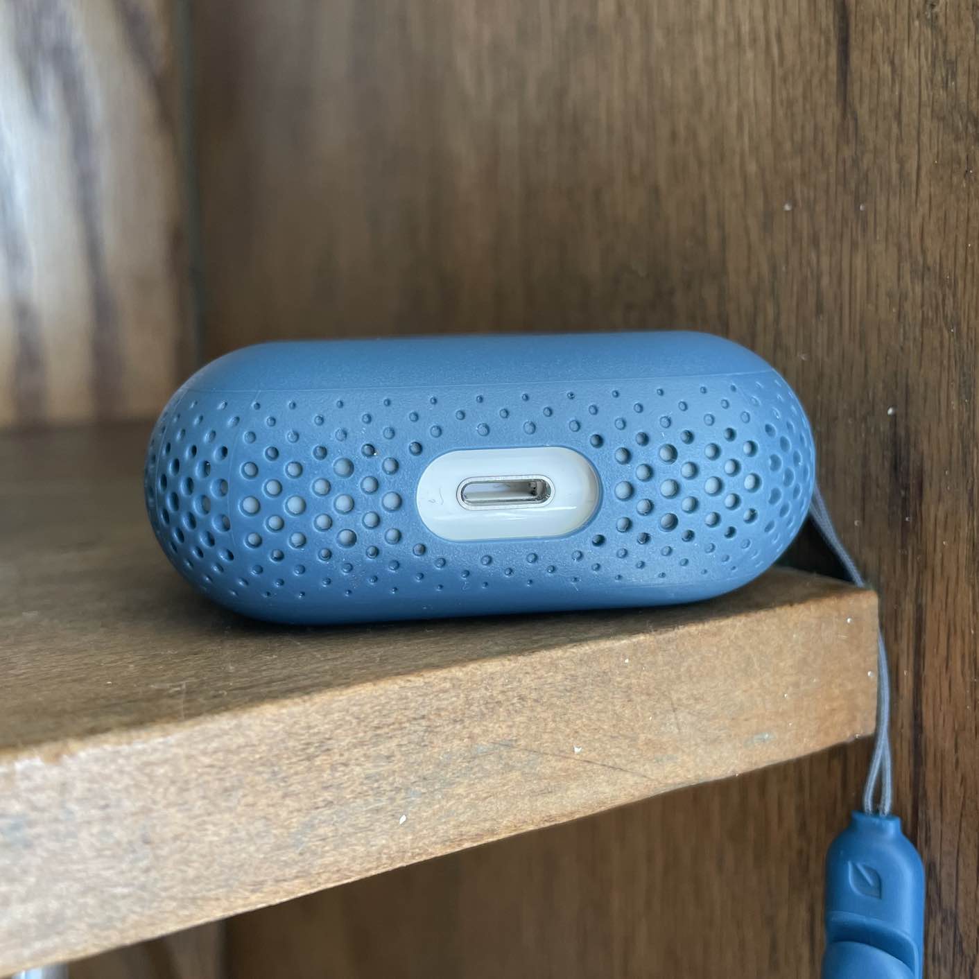 incase airpods pro lanyard