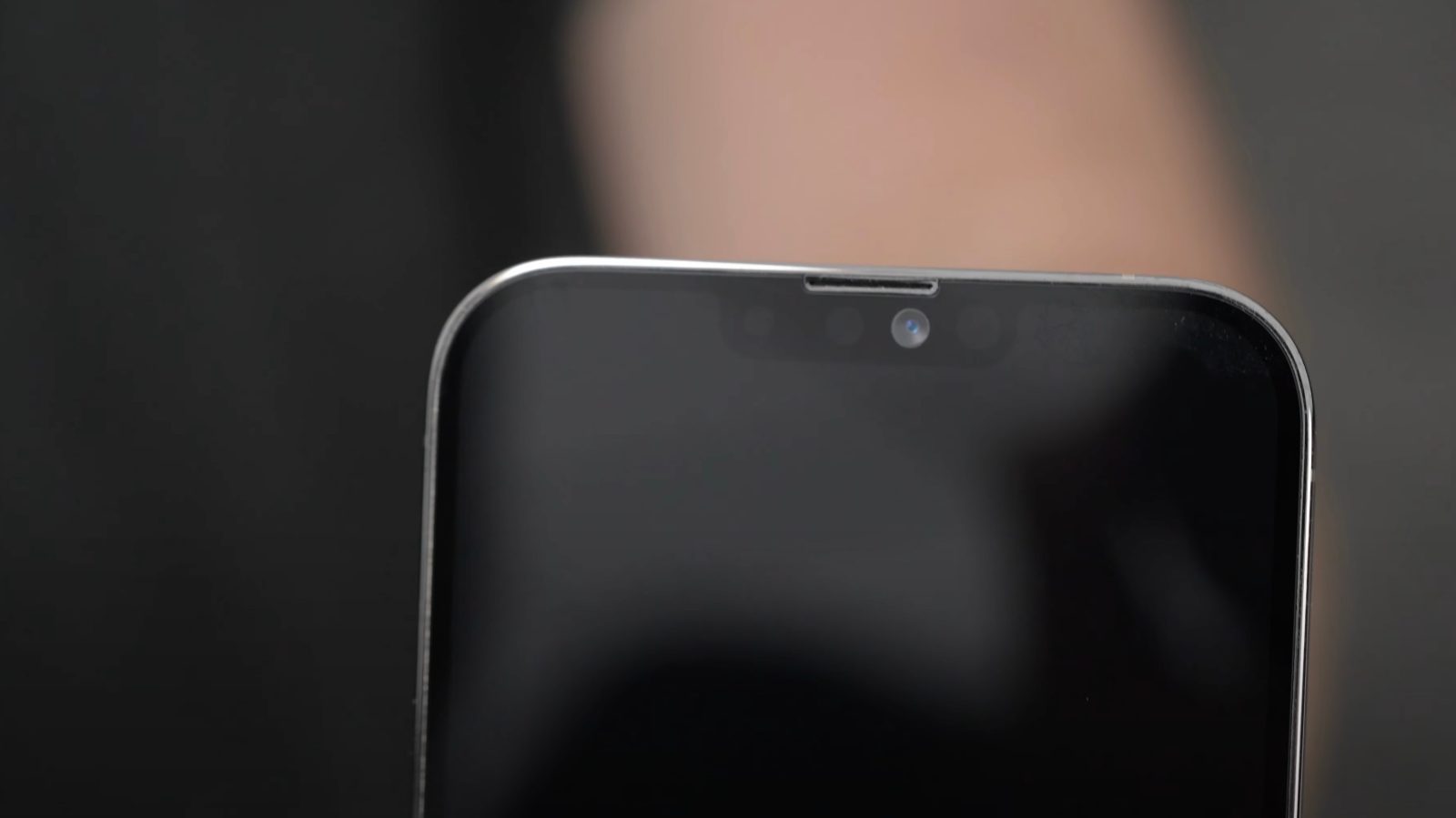 Video Iphone 13 Pro Max Dummy Unit Shows Smaller Notch With Relocated Ear Speaker 9to5mac