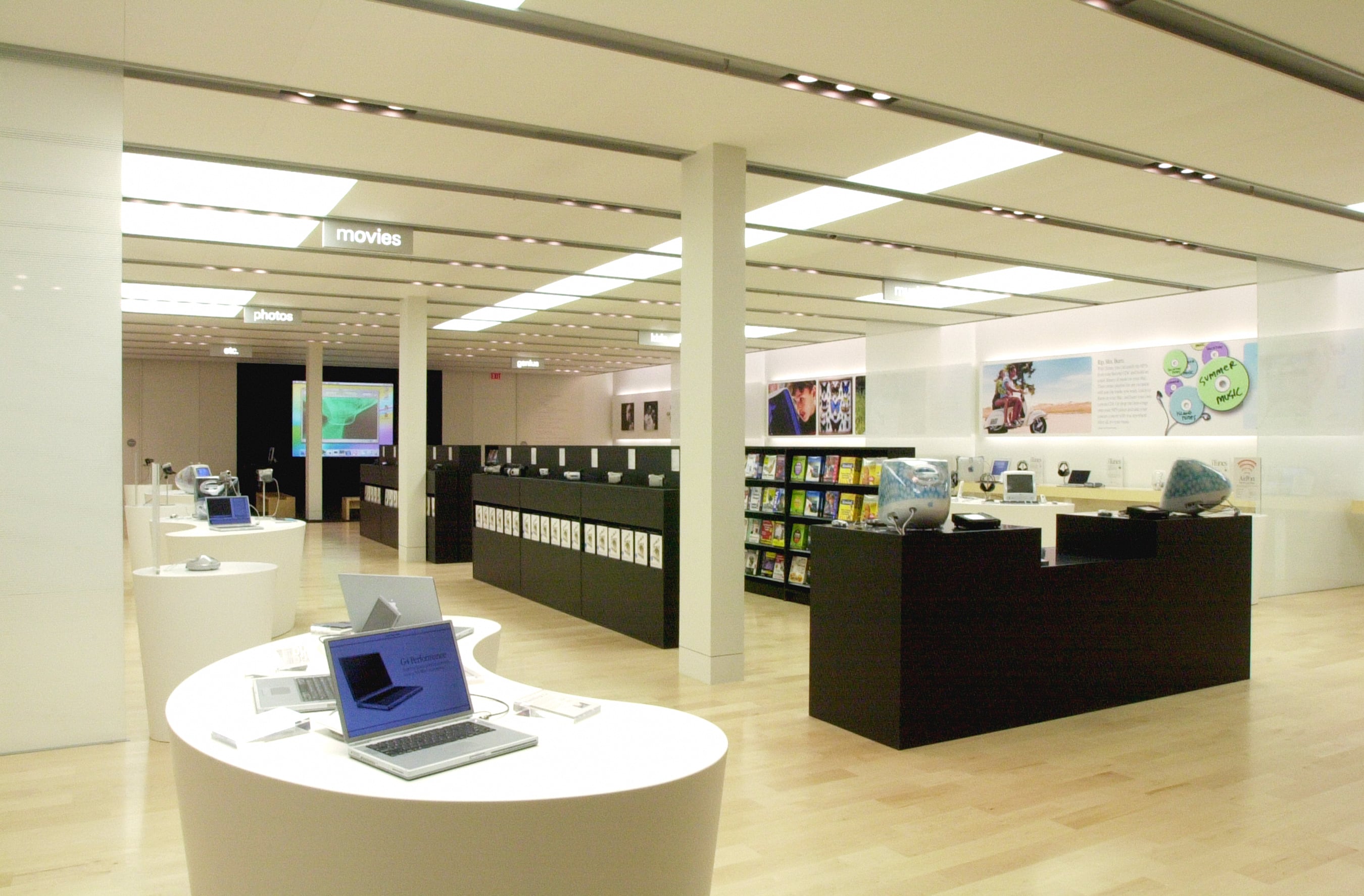 The Apple Store Time Machine is a really fun way to revisit four of Apple's  retail stores as they looked the day they opened