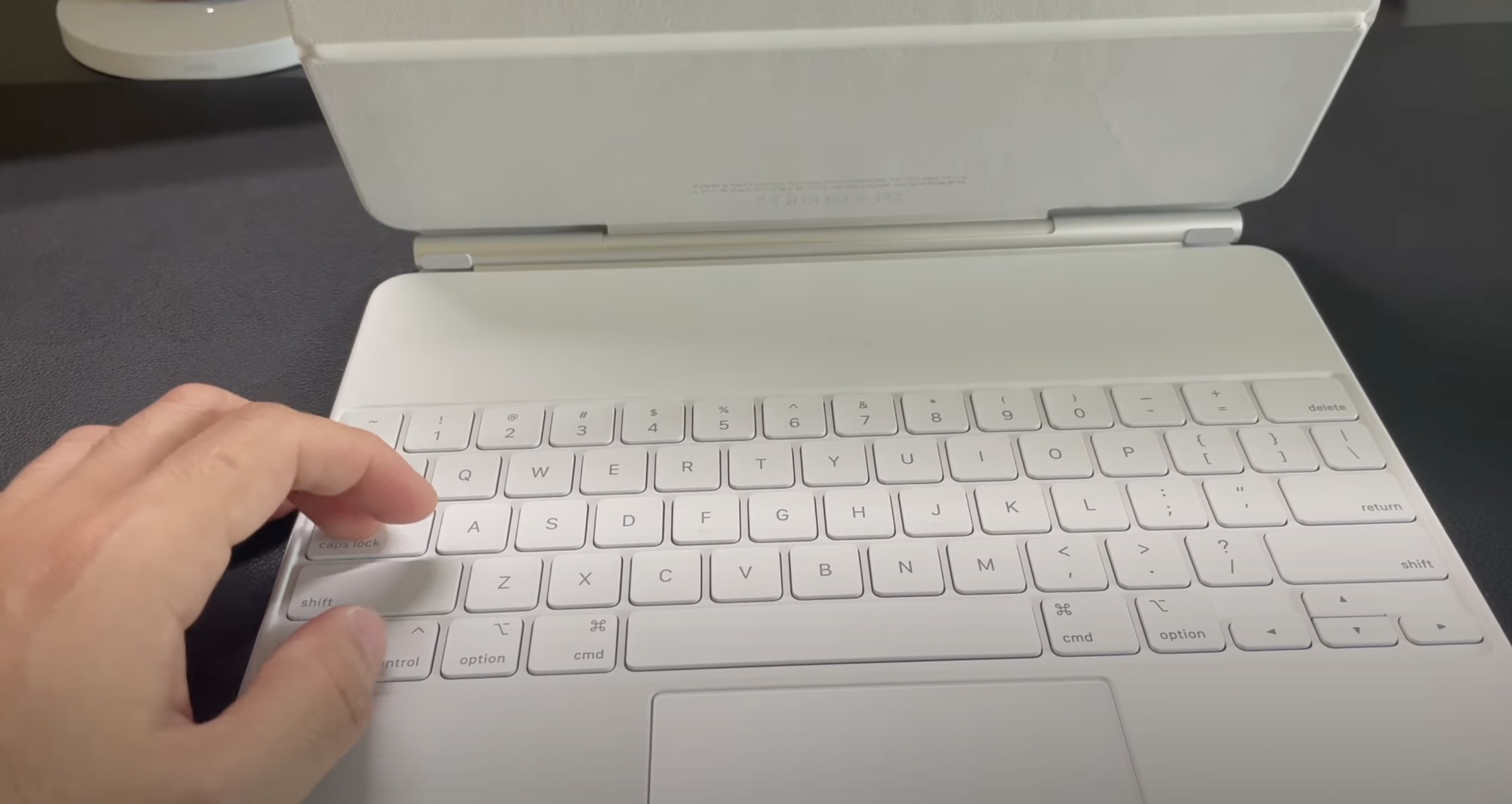 New video offers first hands-on look at white Magic Keyboard for iPad Pro -  9to5Mac