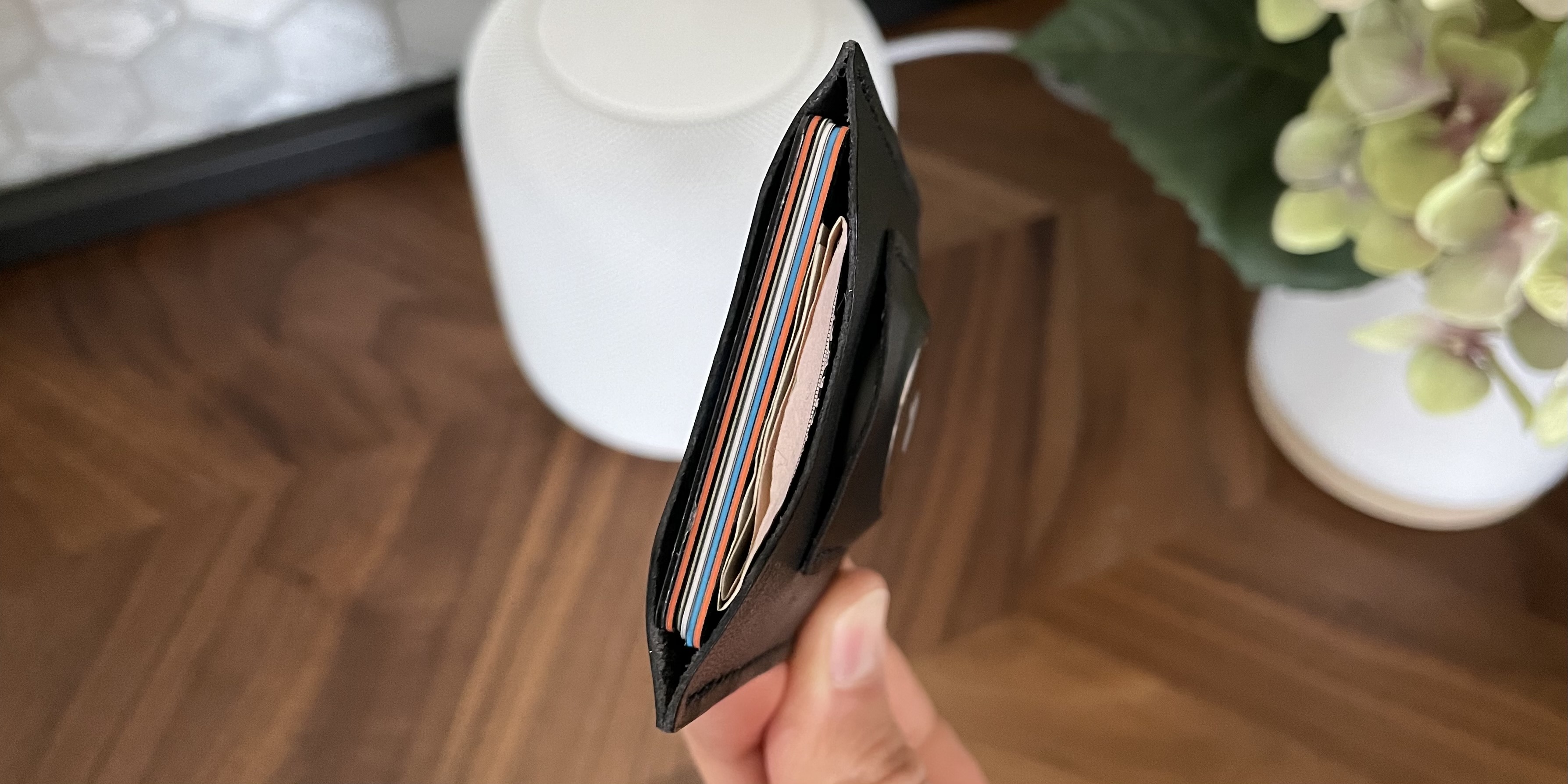 Snapback Slim Air wallet for AirTags - loaded with cards and cash