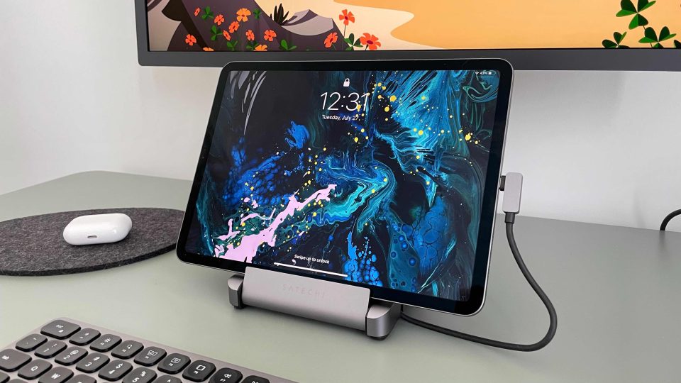 Satechi Aluminum Stand and Hub for iPad Pro/Air