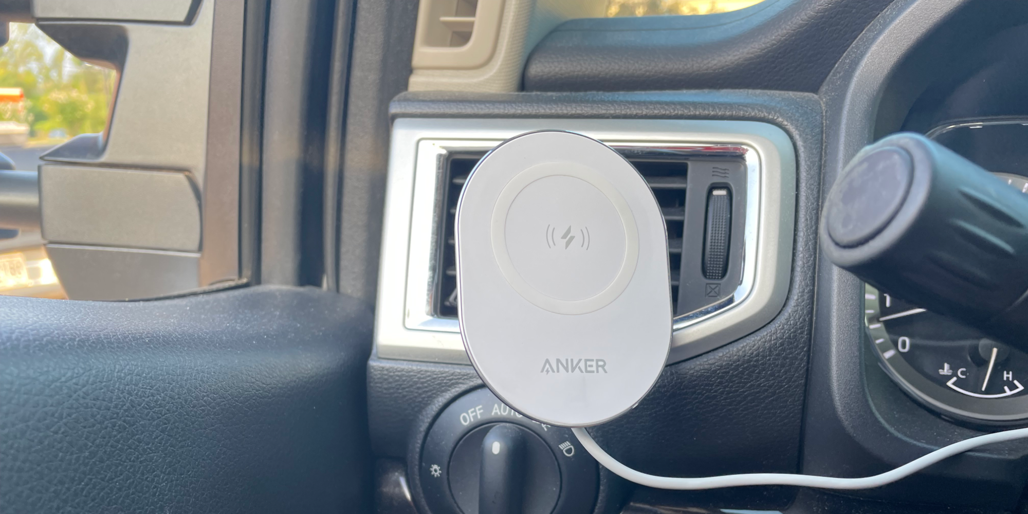 Review: Anker PowerWave brings MagSafe compatible charging to the car with  a secured vent mount - 9to5Mac