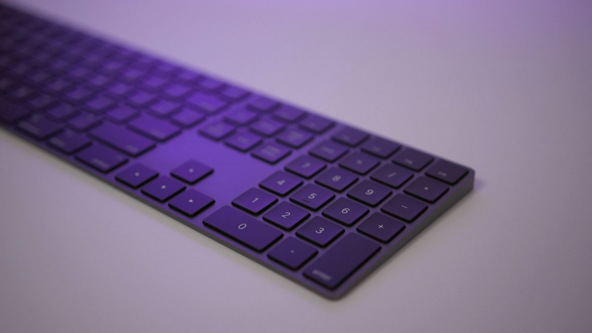 Лучшие предложения среды: Apple Magic Keyboard от $111, AirTag Leather Loop $29 и другие