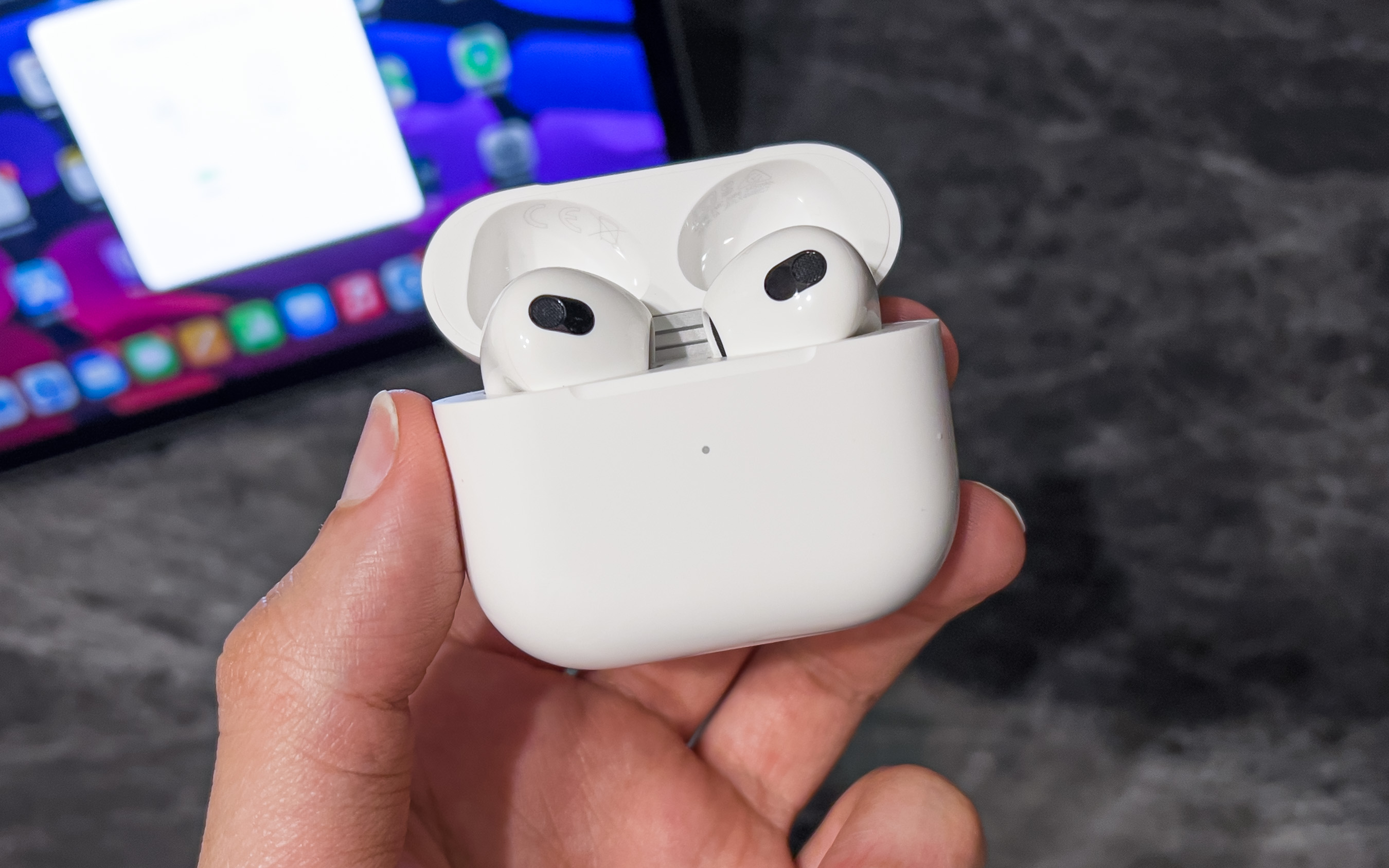 Apple rolling new firmware version 4C170 AirPods 3 -