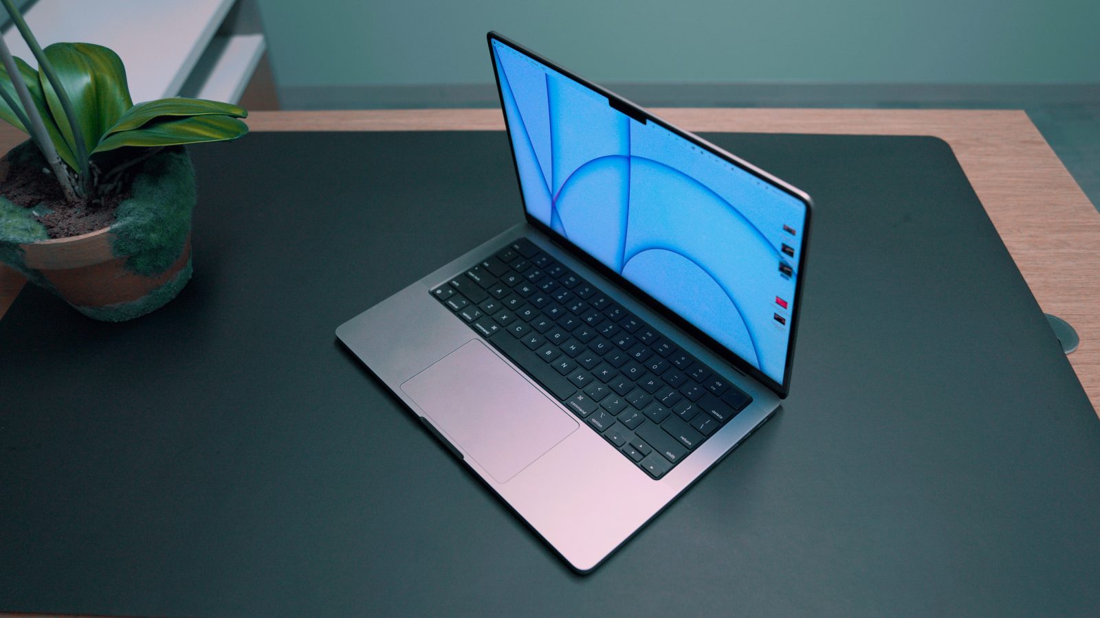 Here’s a non-pro look at how the new 14″ MacBook Pro stacks up