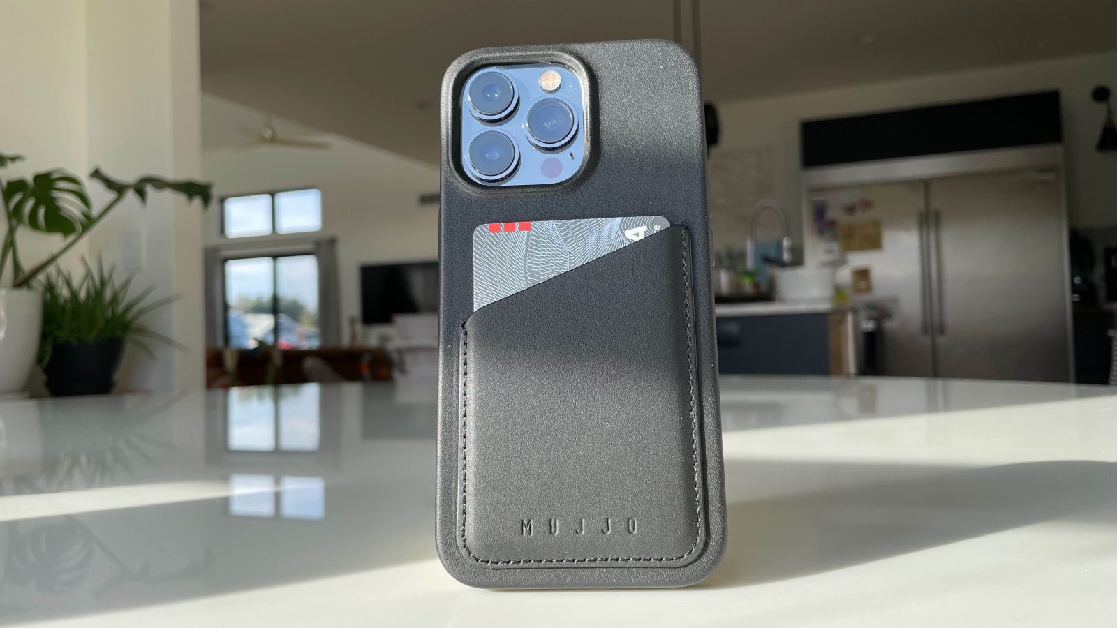 photo of Review: Here’s how Mujjo’s iPhone 13 Leather Wallet Case makes sense in a MagSafe world image