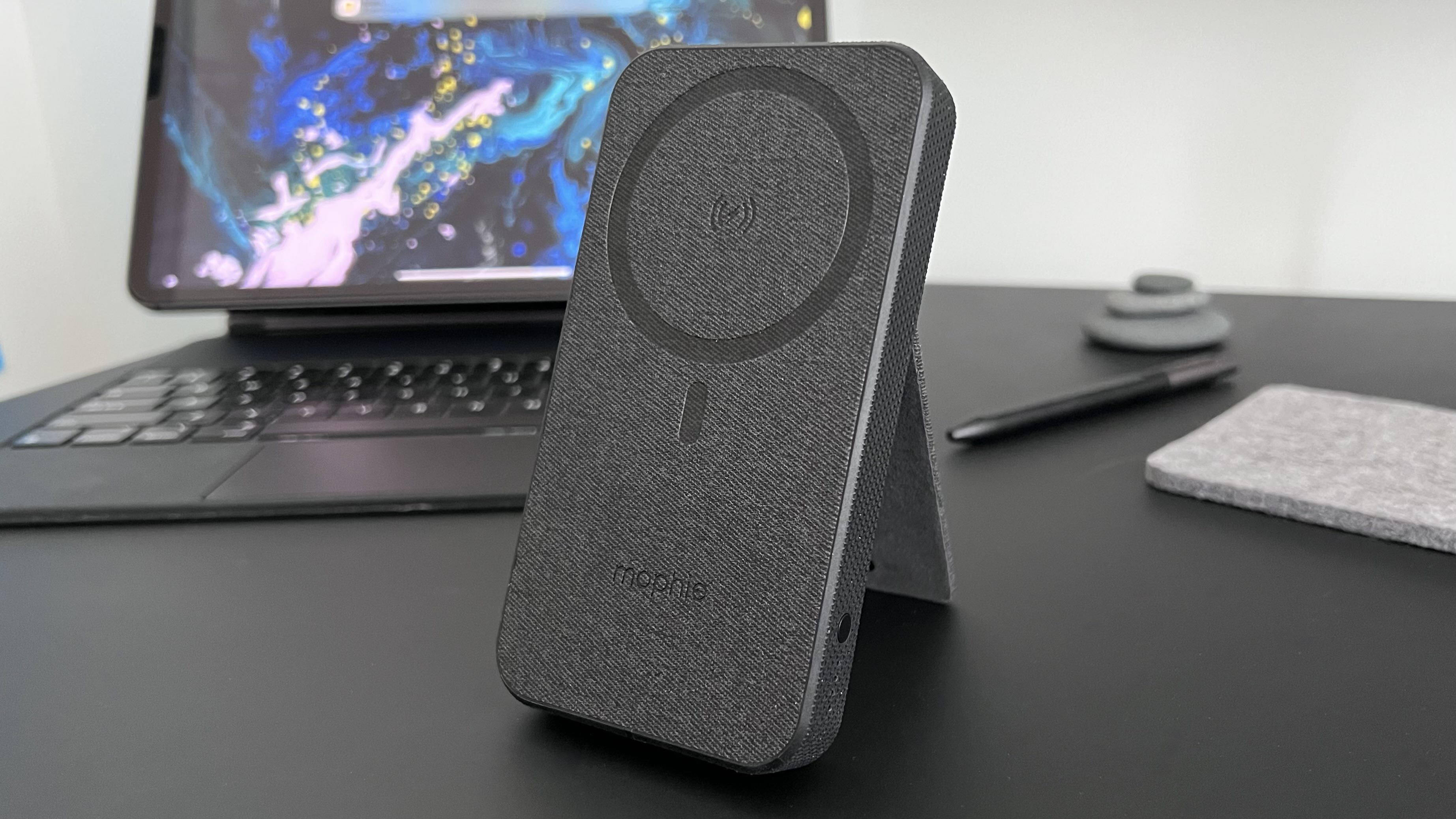 Review Mophie MagSafe Snap+ Powerstation Stand 9to5Mac
