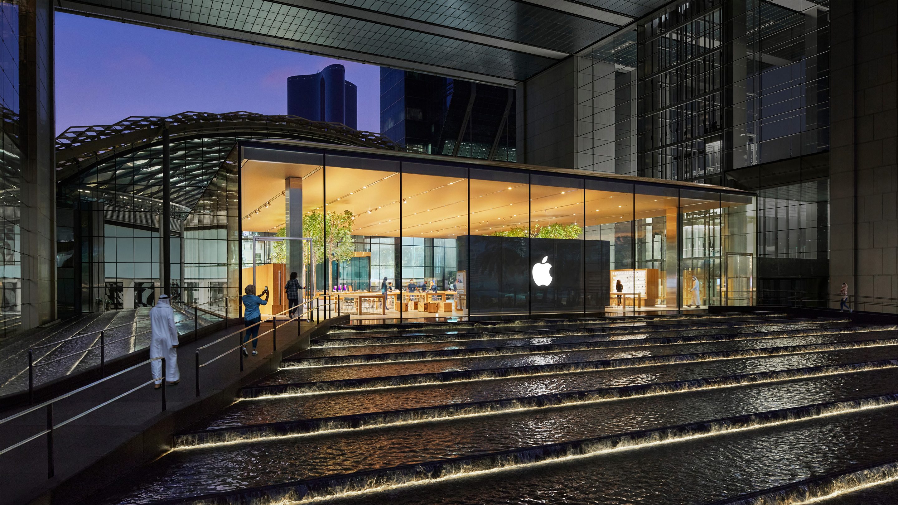 photo of Apple Stores in UAE temporarily closed image