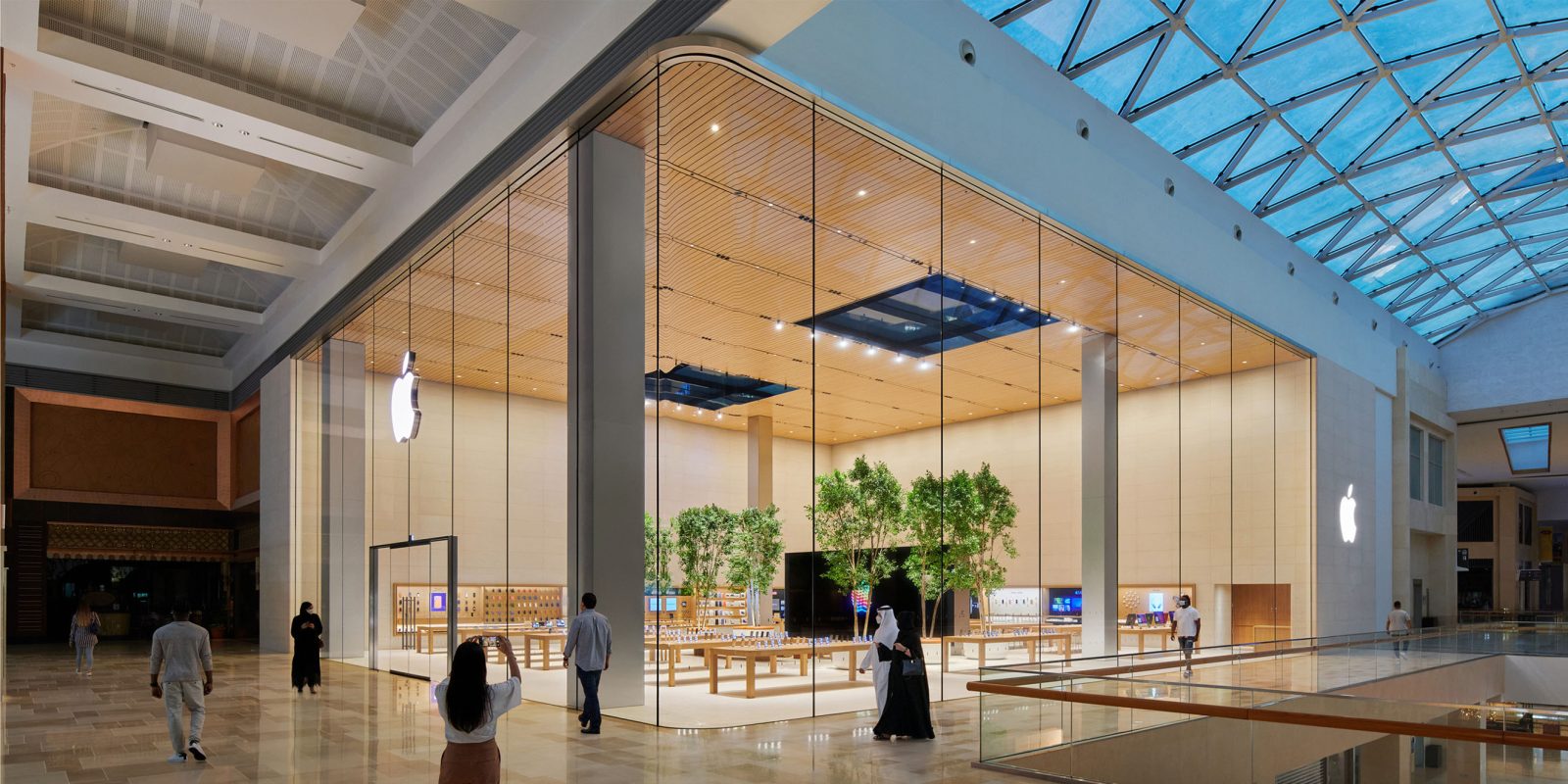 Latest Apple Store opens in Abu Dhabi