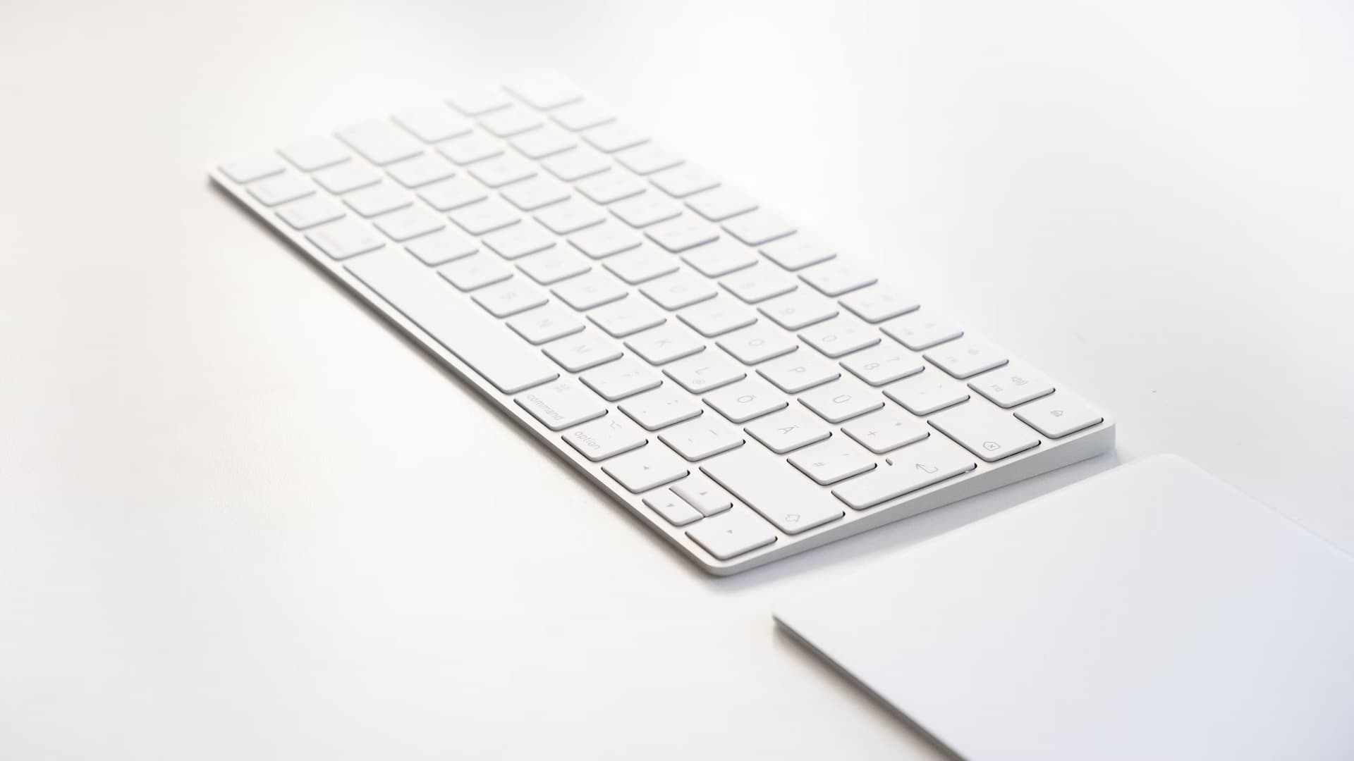 apple keyboard with cord