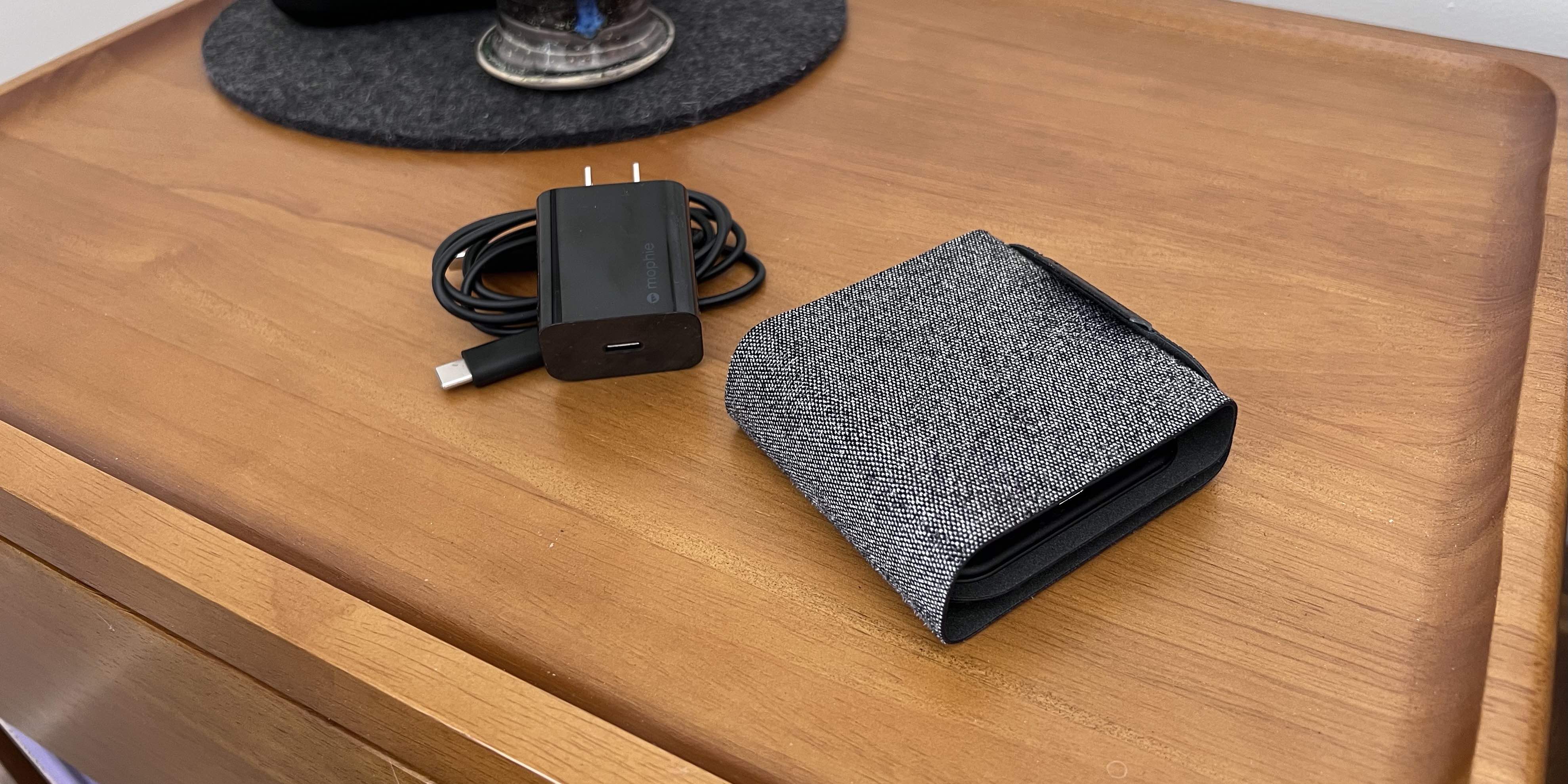 Best iPhone travel charger - mophie 3-in-1 - unboxed
