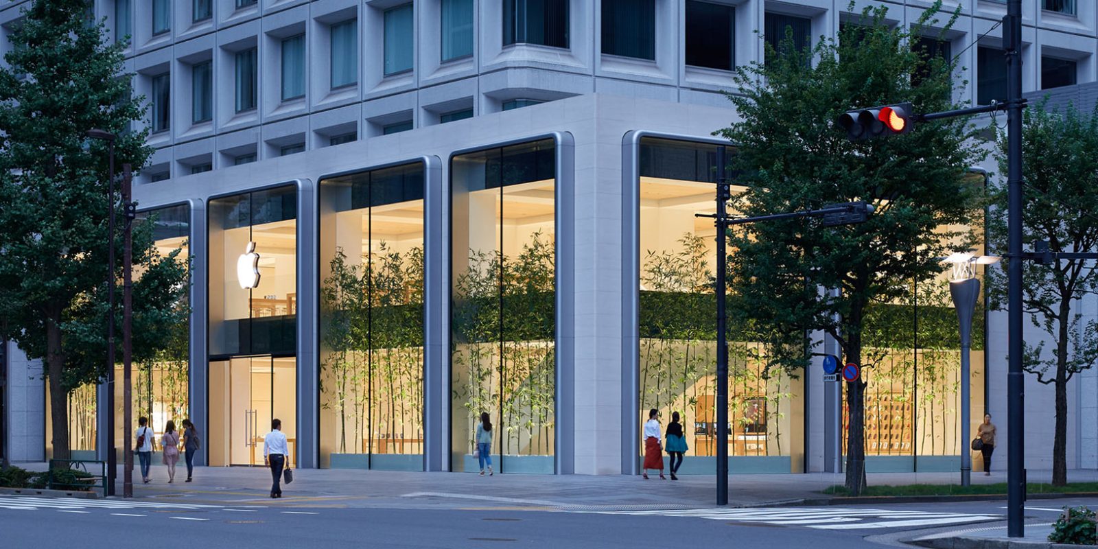 Exterior photo of Apple Store in Tokyo | Japanese antitrust report calls for multiple app stores and more