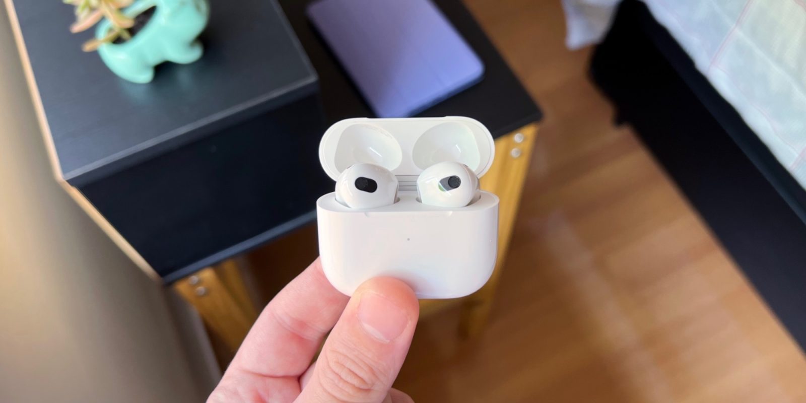 AirPods 3 bring much-needed features to people who don't like in-ear  headphones - 9to5Mac