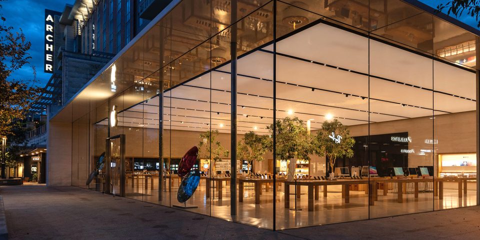 Photo of empty Apple Store | Apple supplier Foxconn warns of slowing demand and supply