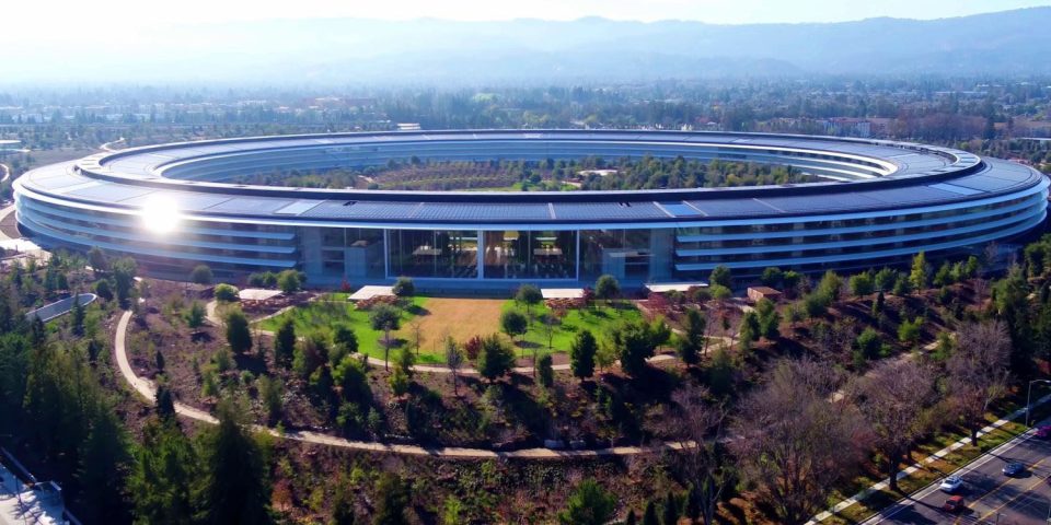 Musk mocks Apple | Aerial photo of Apple Park campus