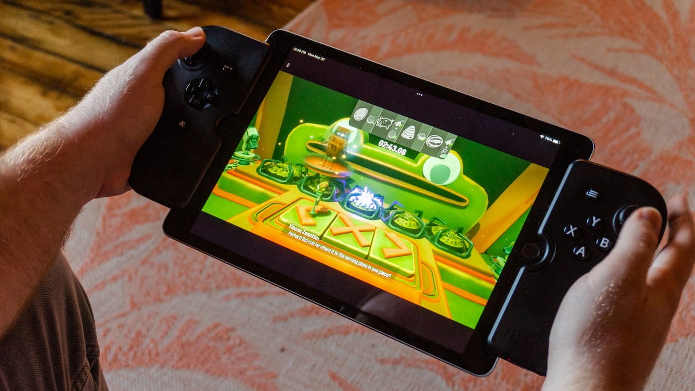 Playing Psychonauts 2 with the Gamevice for iPad